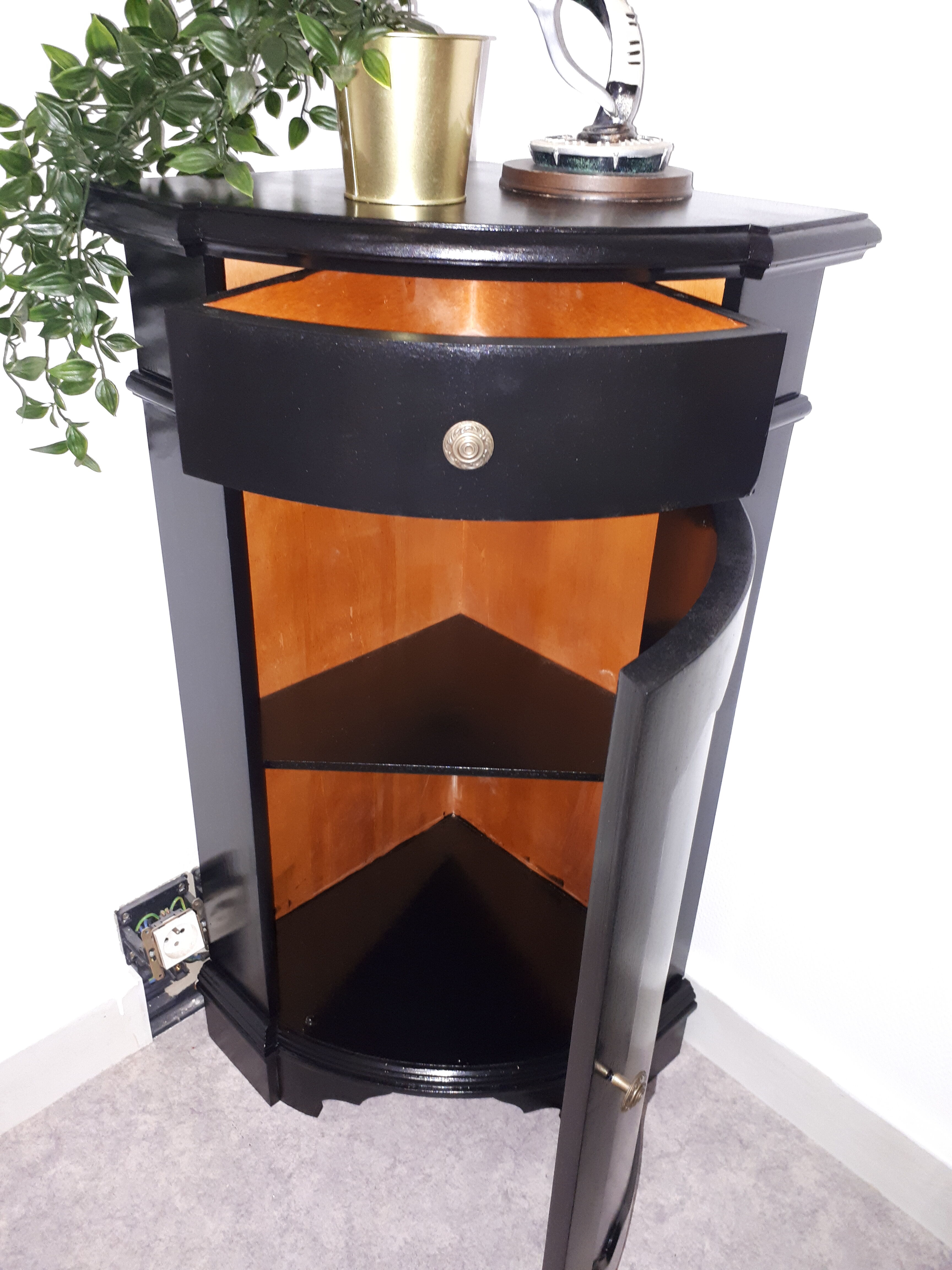 Corner furniture neckline, Italy