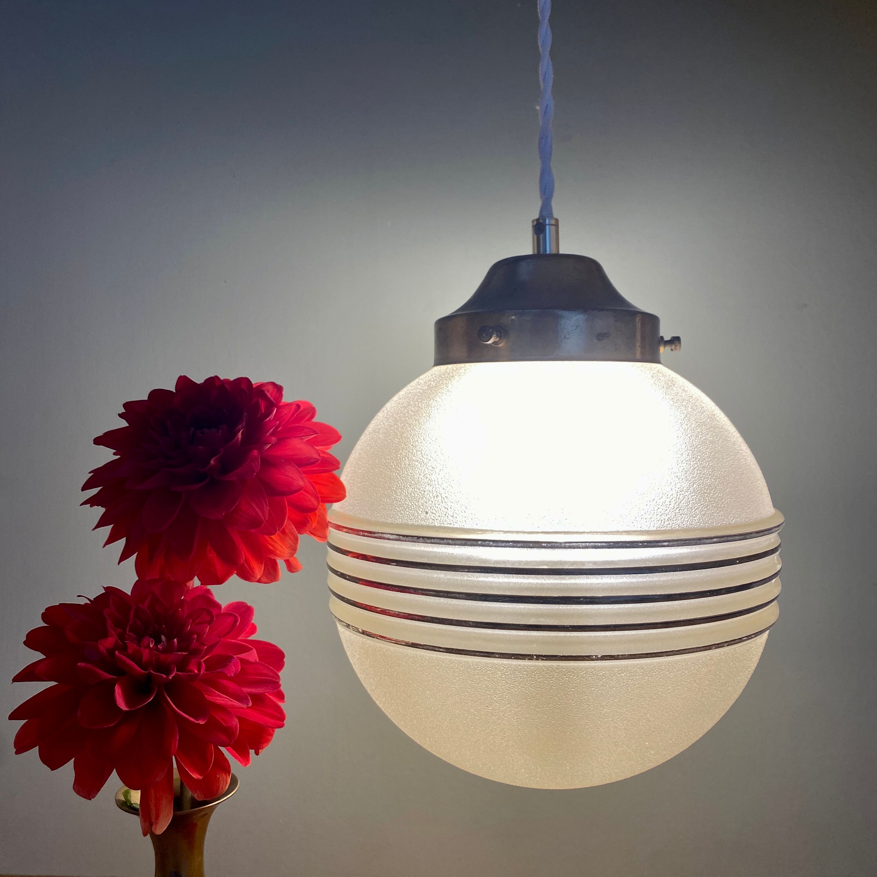 Vintage art deco globe pendant lamp in yellow and gold granite glass