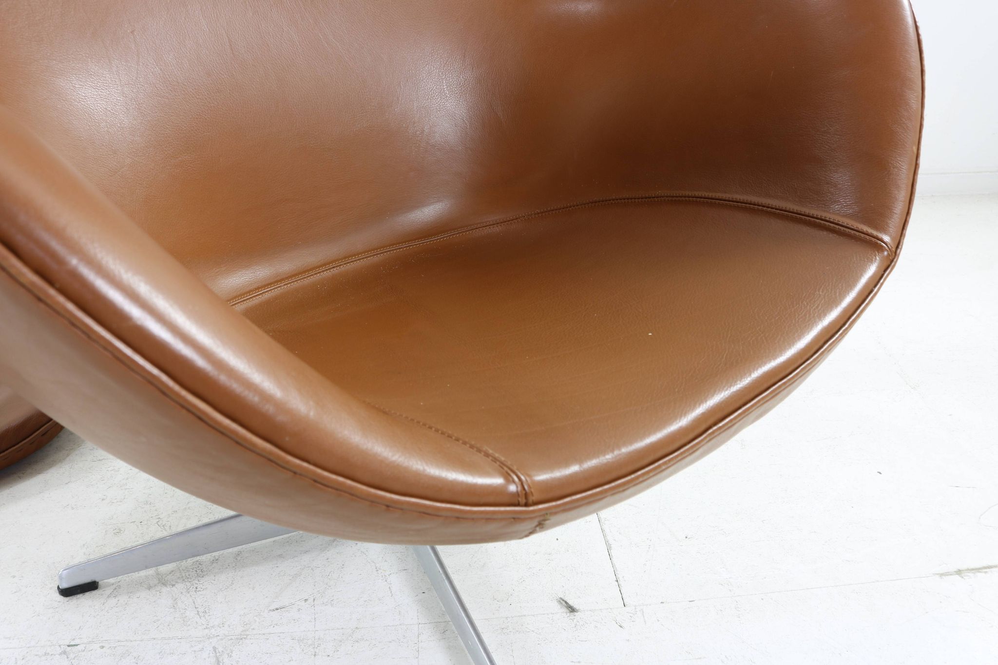 Arne Jacobsen Egg chair in cognac leather for Fritz Hansen