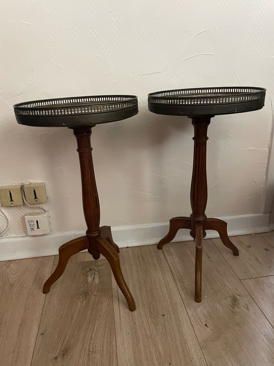 Duo pedestal tables