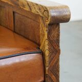 Fauteuil ancien en peau de mouton retapissée