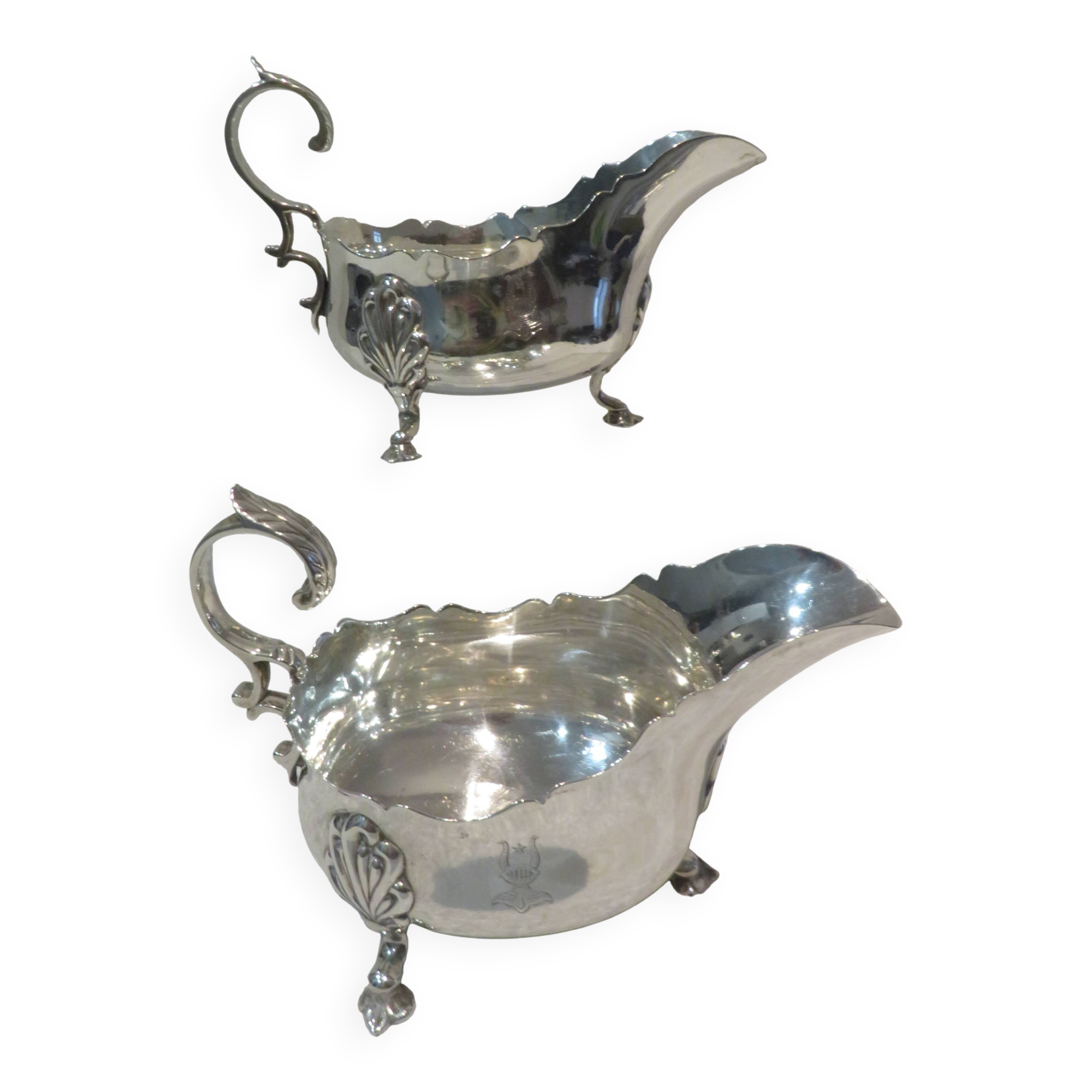 Pair of 925 silver sauce boats Martin Hall Sheffield 1910 engraved Star Harp