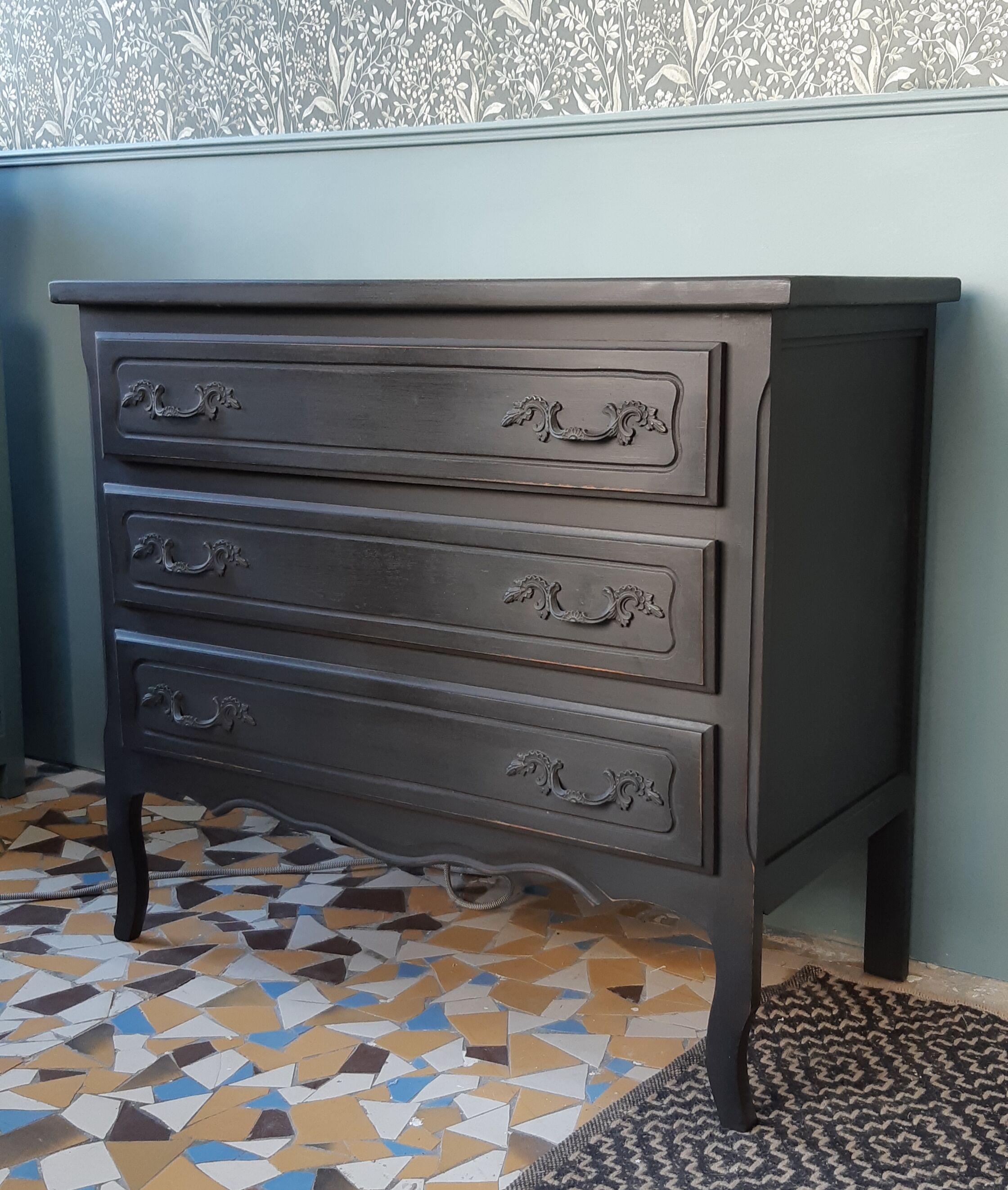 Dresser patinated in black