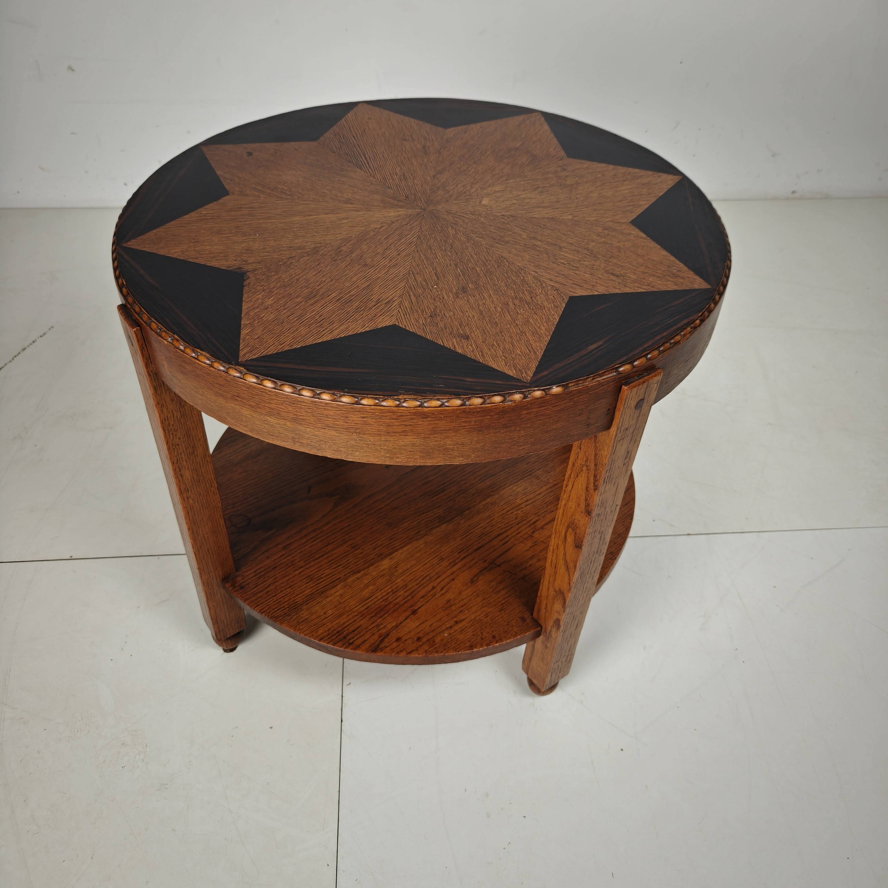 Table d'appoint Amsterdam School / Art Déco avec plateau incrusté d'étoiles vers 1920