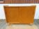 enfilade, buffet aux portes coulissantes et pieds compas