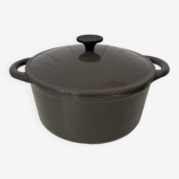 Round enameled cast iron casserole dish 26cm