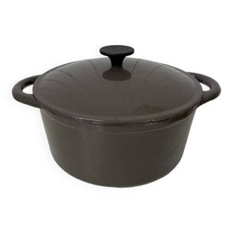 Round enameled cast iron casserole dish 26cm