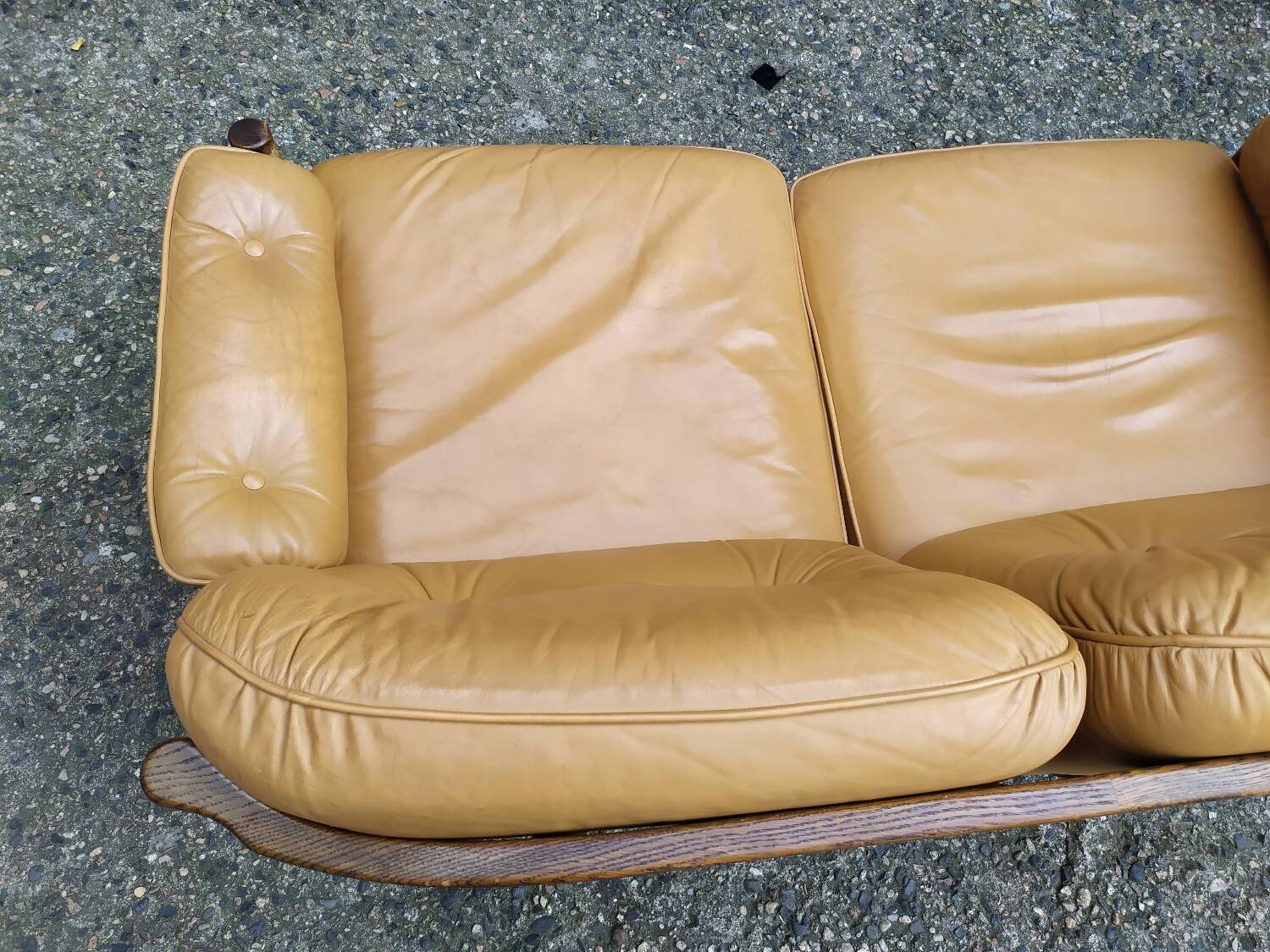 Scandinavian leather lounge