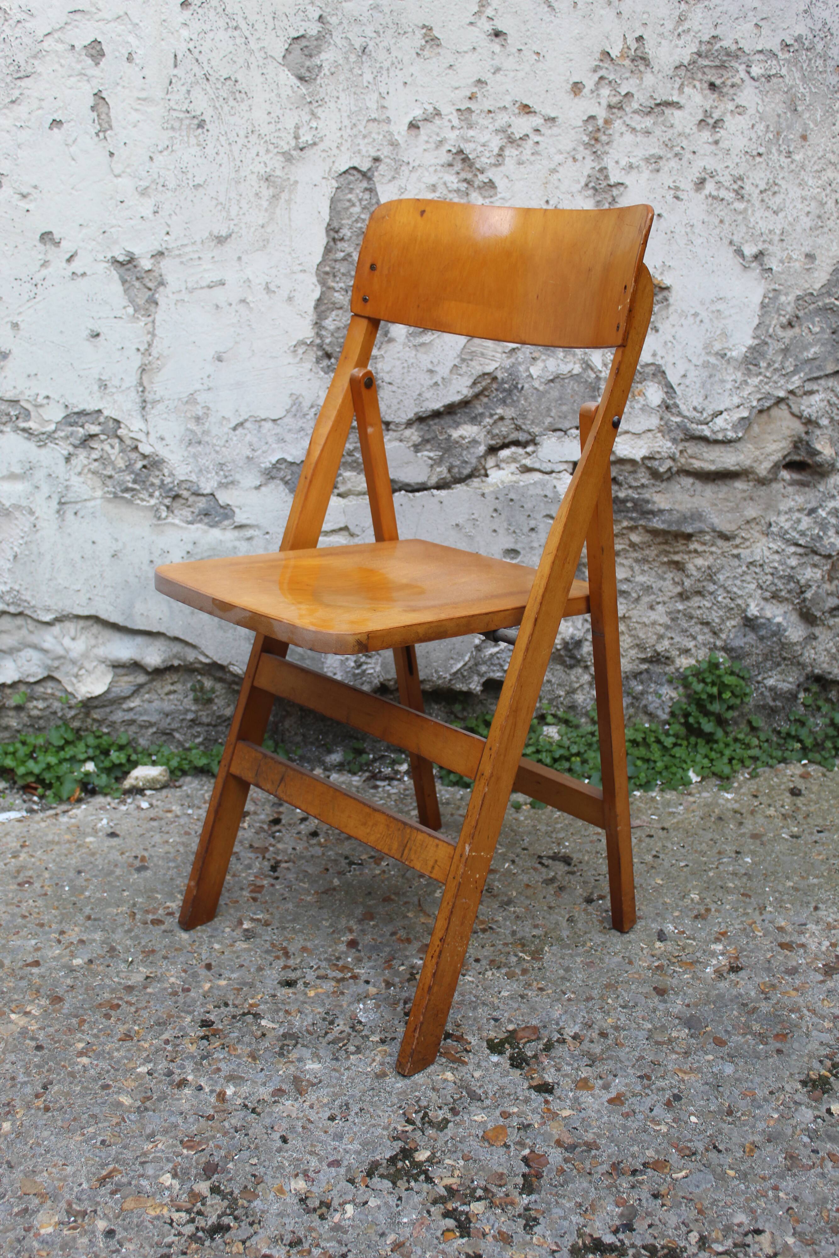Folding wooden chair