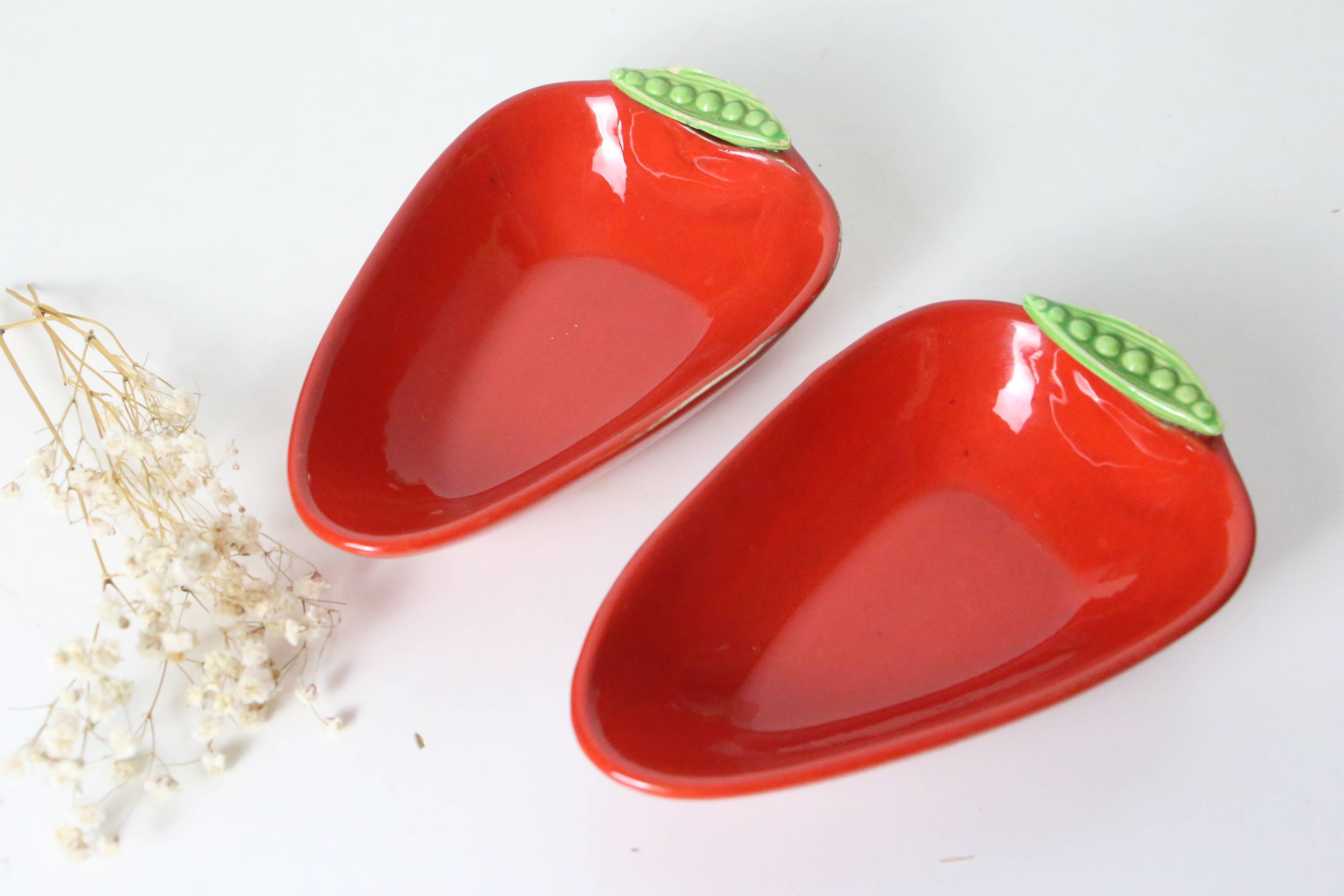 Pair of Saint Clément barbotine dishes