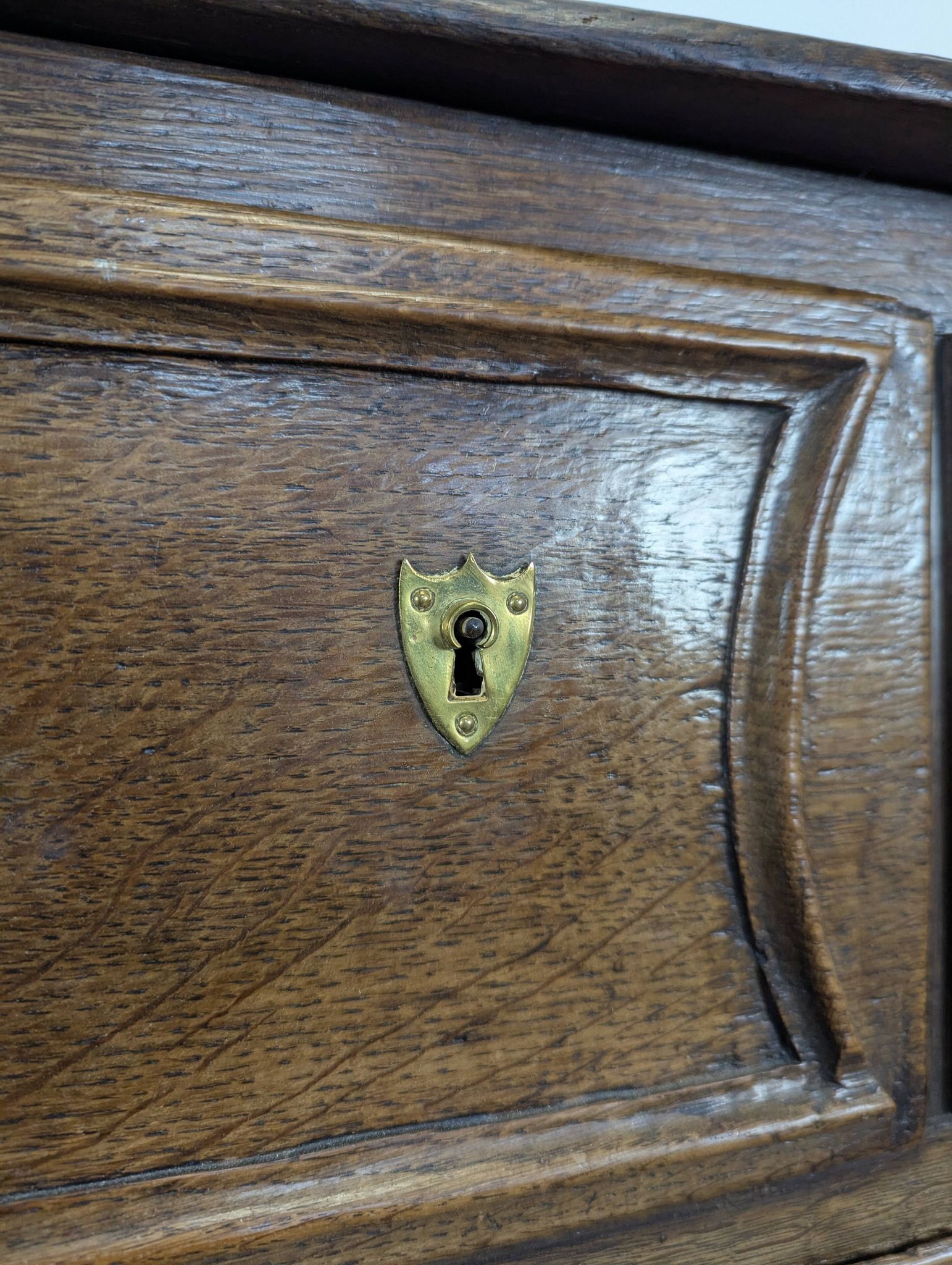 Commode provinciale du XVIIIème en chêne