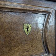 Commode provinciale du XVIIIème en chêne