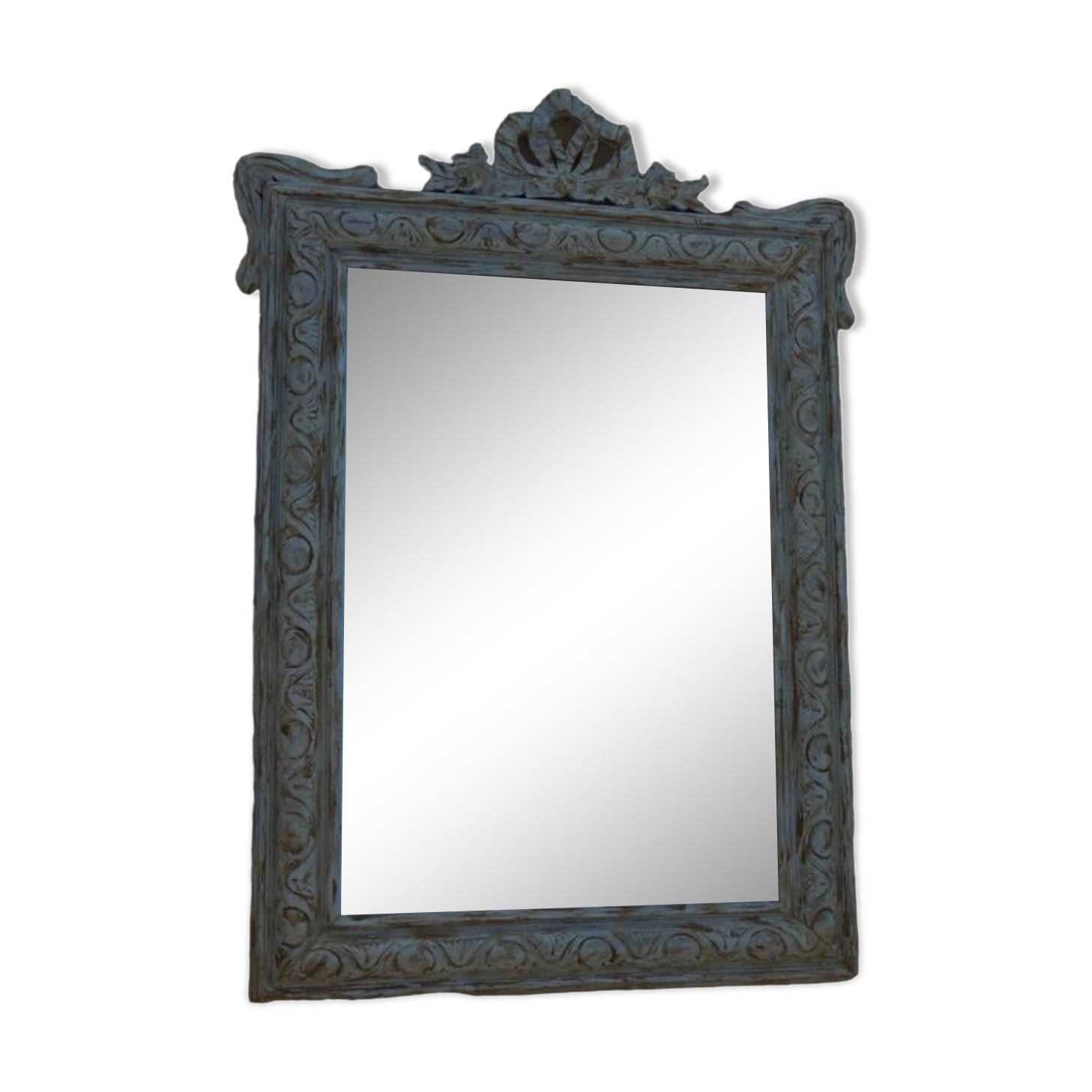 Chic and stylish old mirror with carved wooden frame in limed white and gold