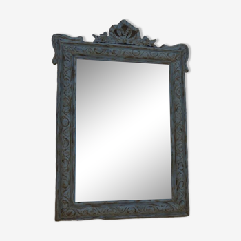 Chic and stylish old mirror with carved wooden frame in limed white and gold