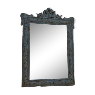 Chic and stylish old mirror with carved wooden frame in limed white and gold