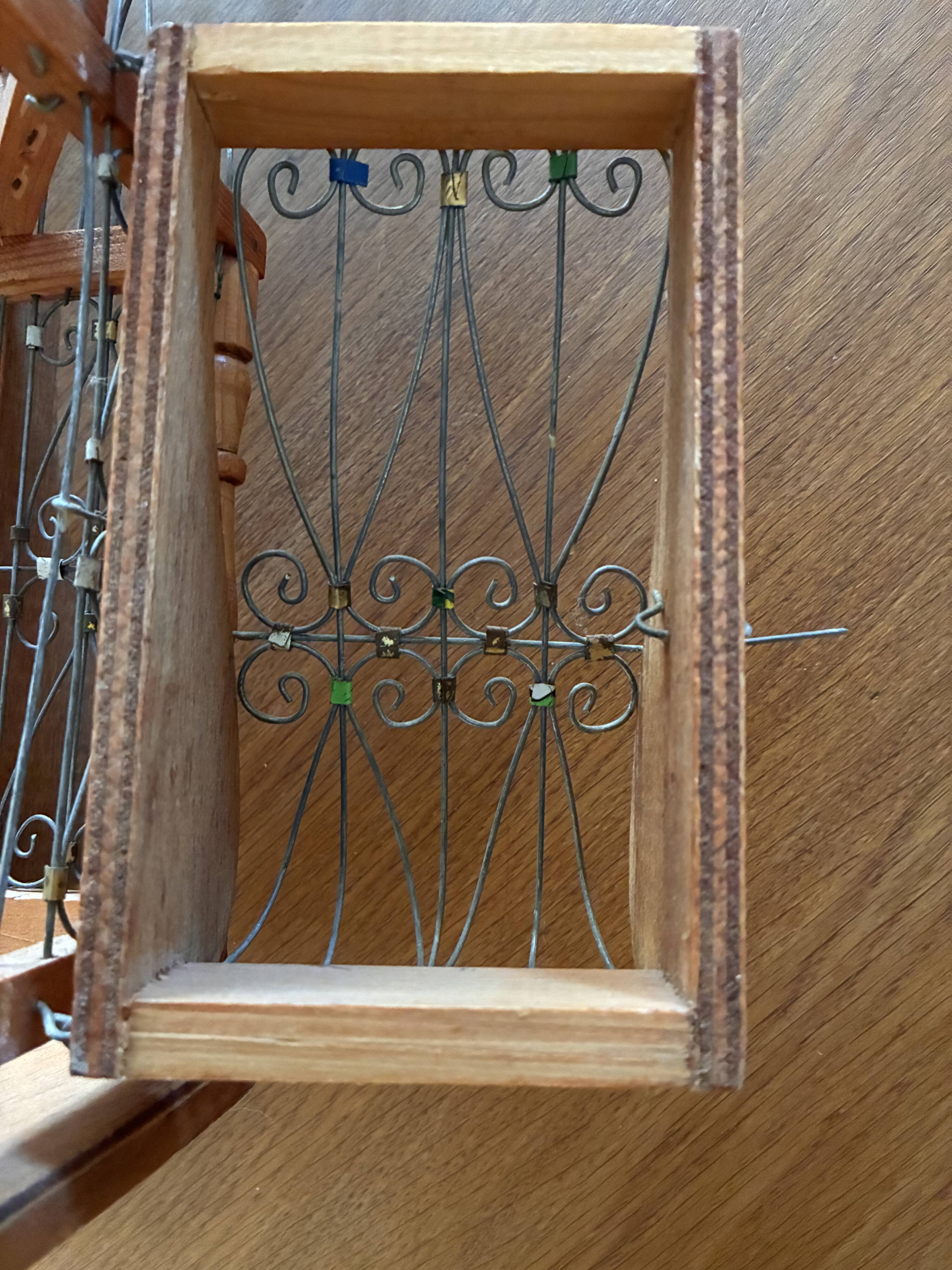 Cage à oiseaux en bois