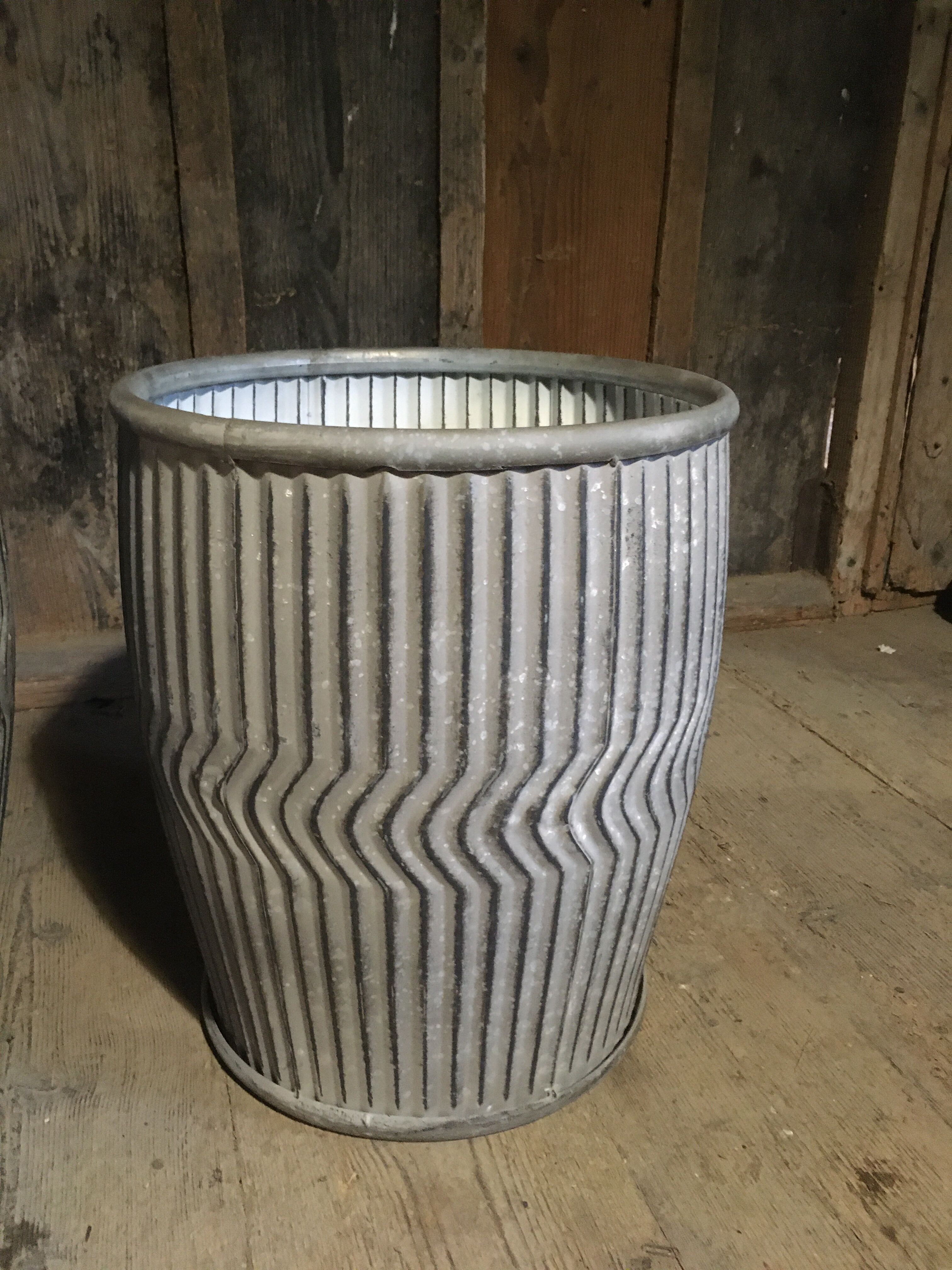 2 Dollytubs plant trays
