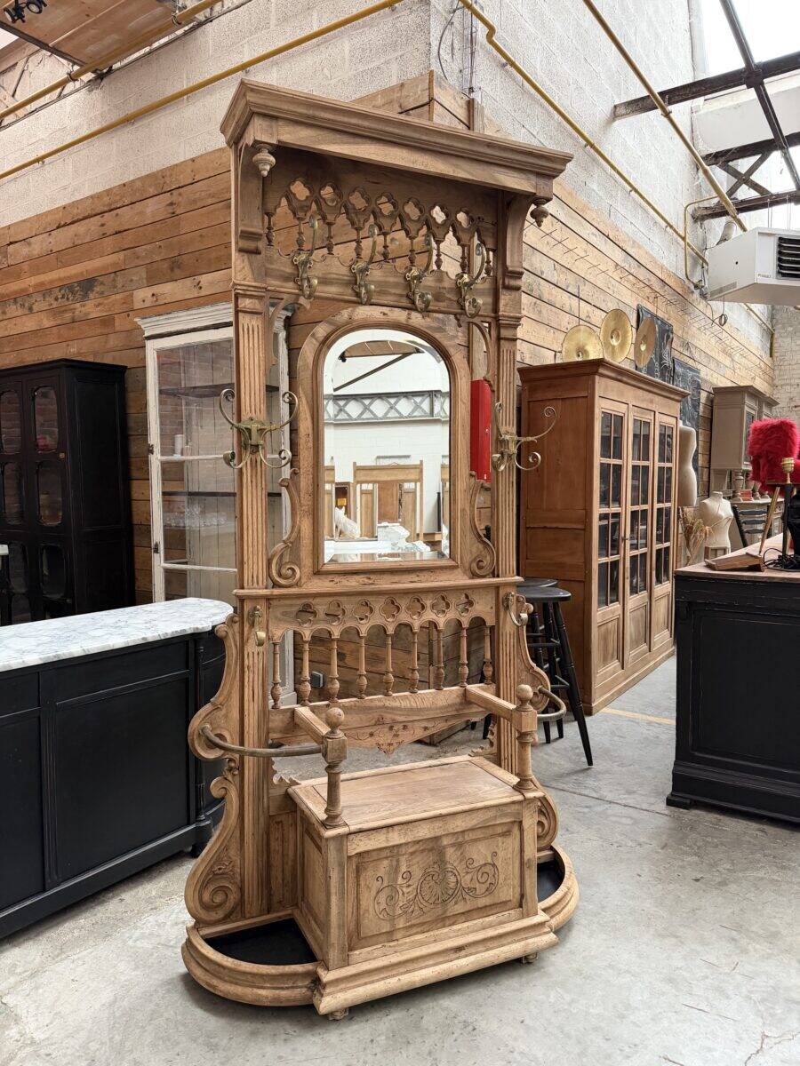 Entrance hall wardrobe in walnut, late 19th century.