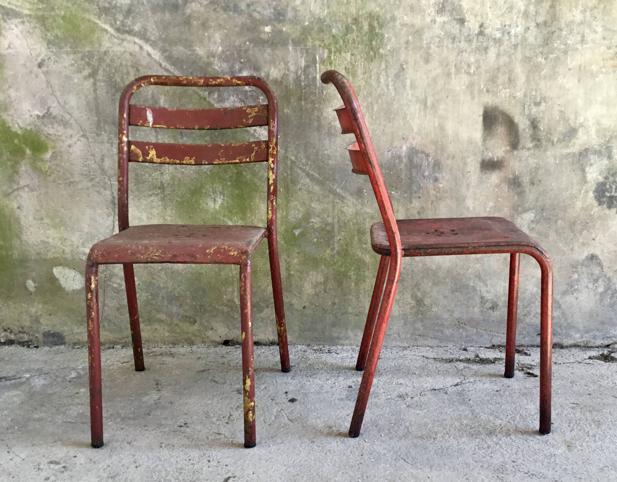 Paire de chaises tolix T2 rouge - assise pleine - 1950
