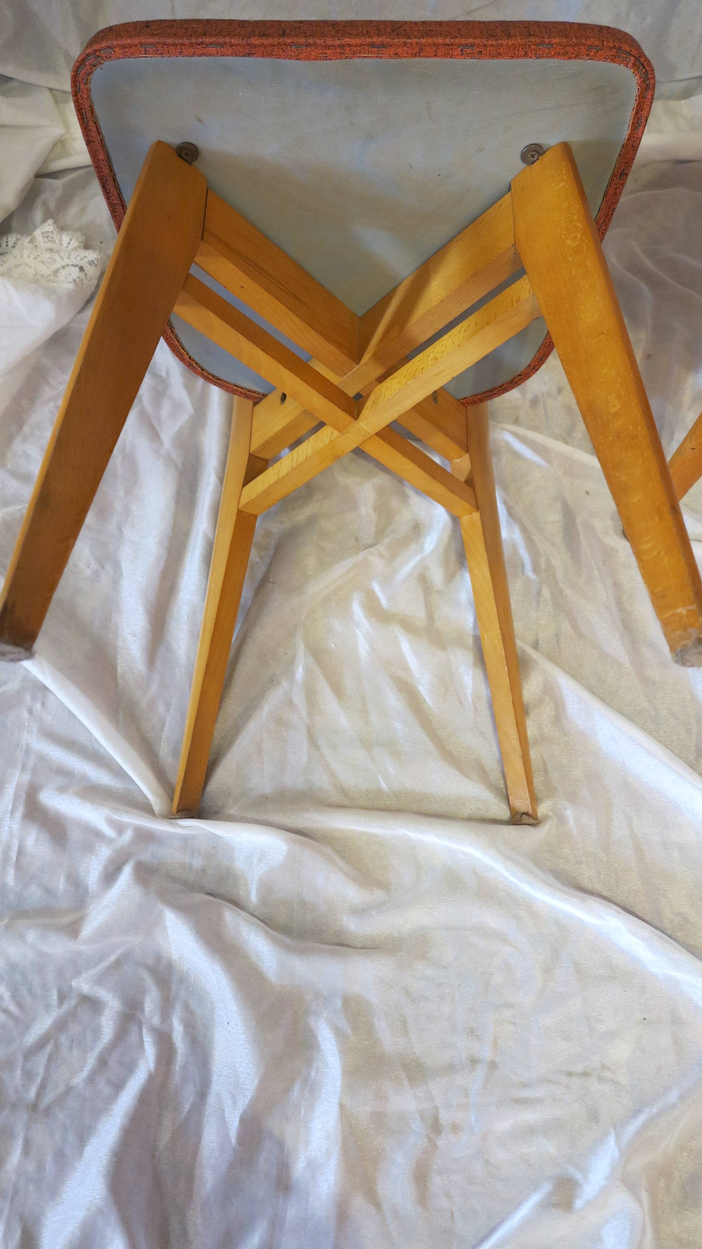 Paire de chaise skaï rouge années 50