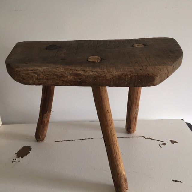 Ancient tripod tabouret