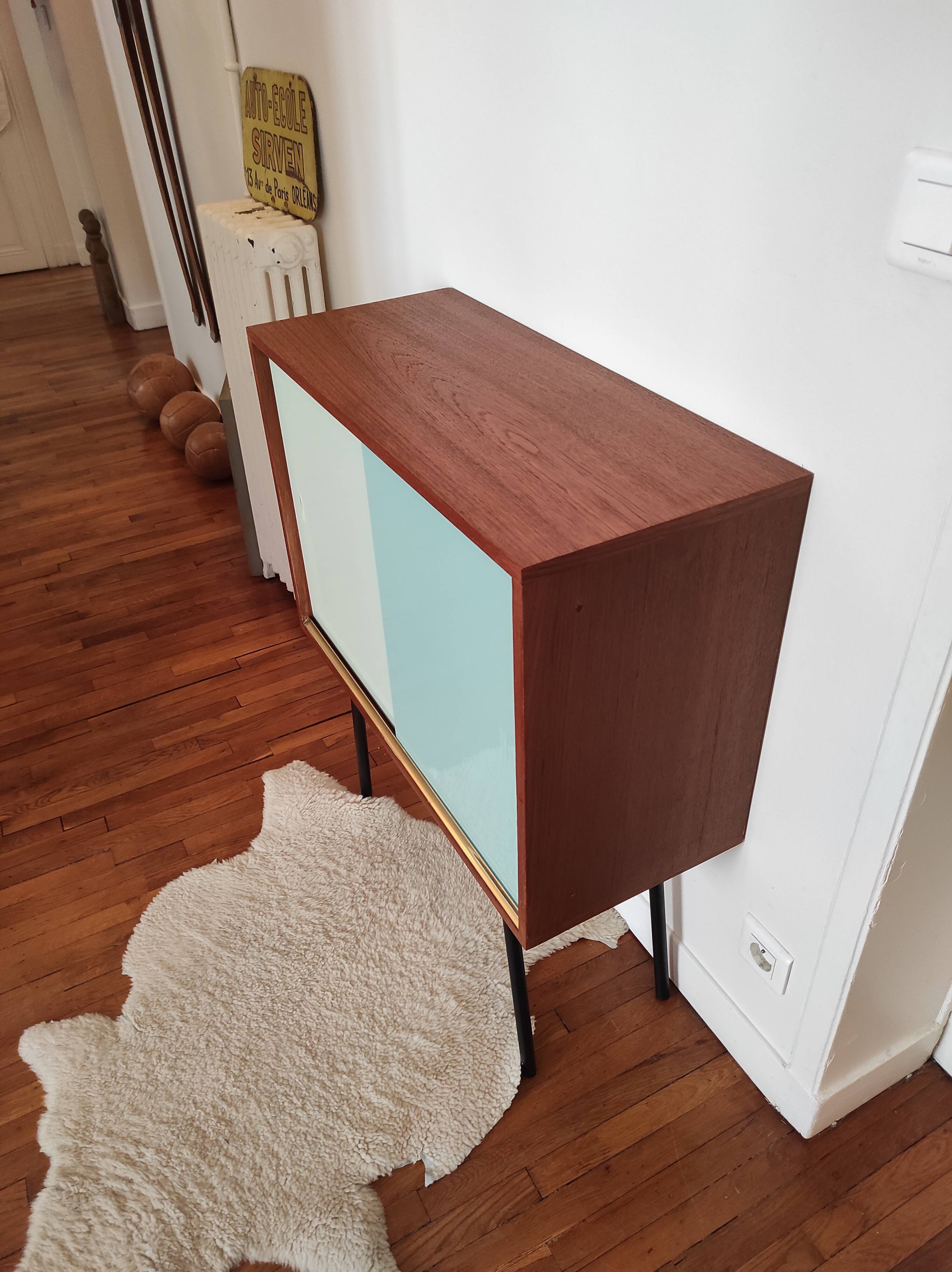 60s showcase on metal compass feet