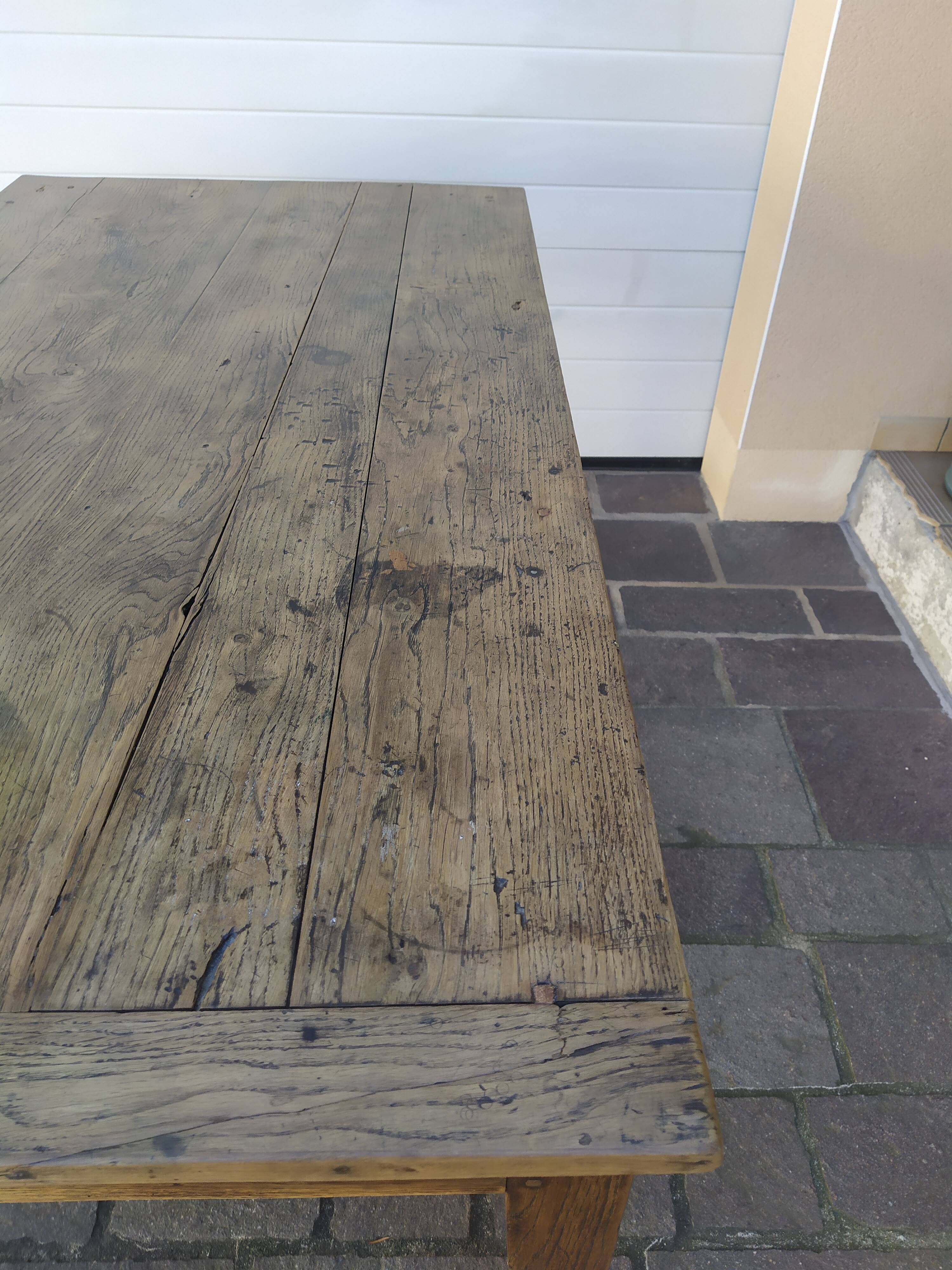 Farm table