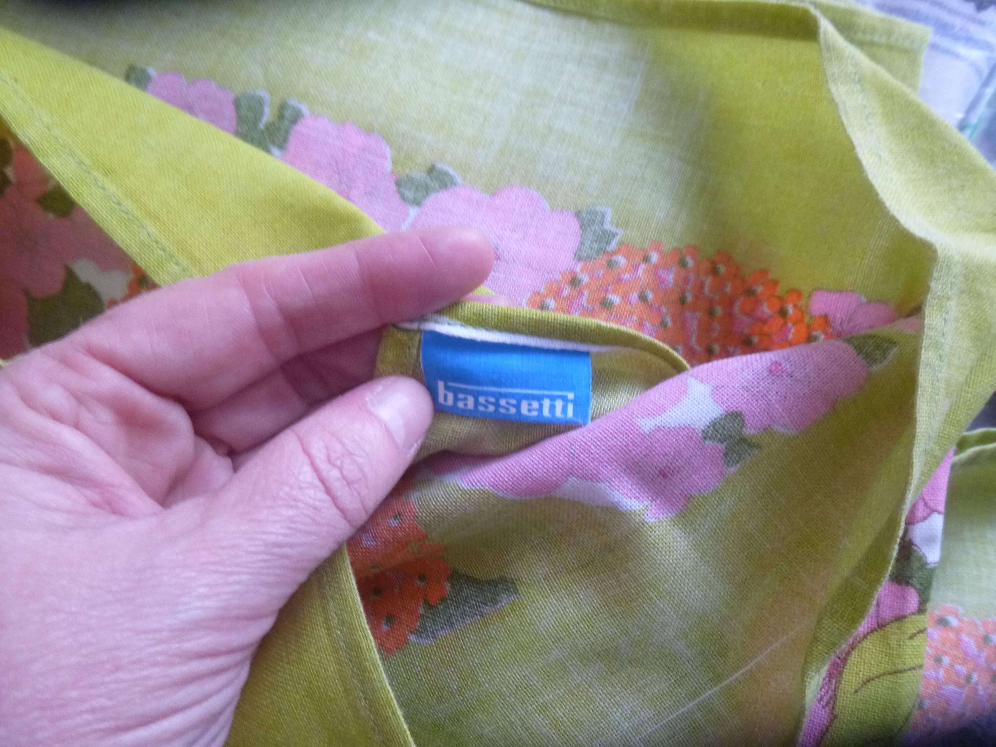 Bassetti 70s tablecloth and its 12 napkins