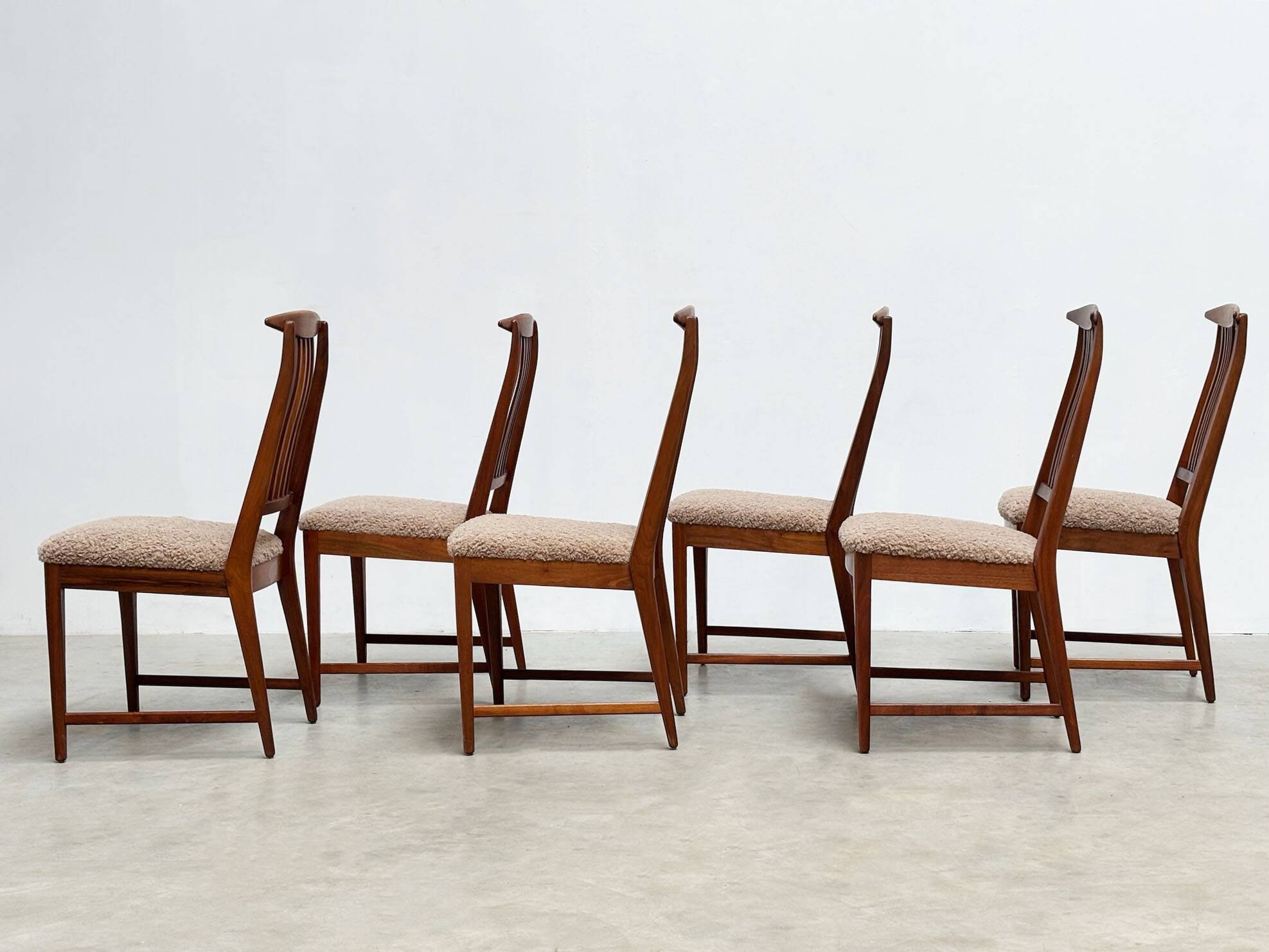 Set of six elegant Italian dining chairs