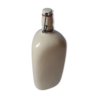 3-sided bottle in light gres