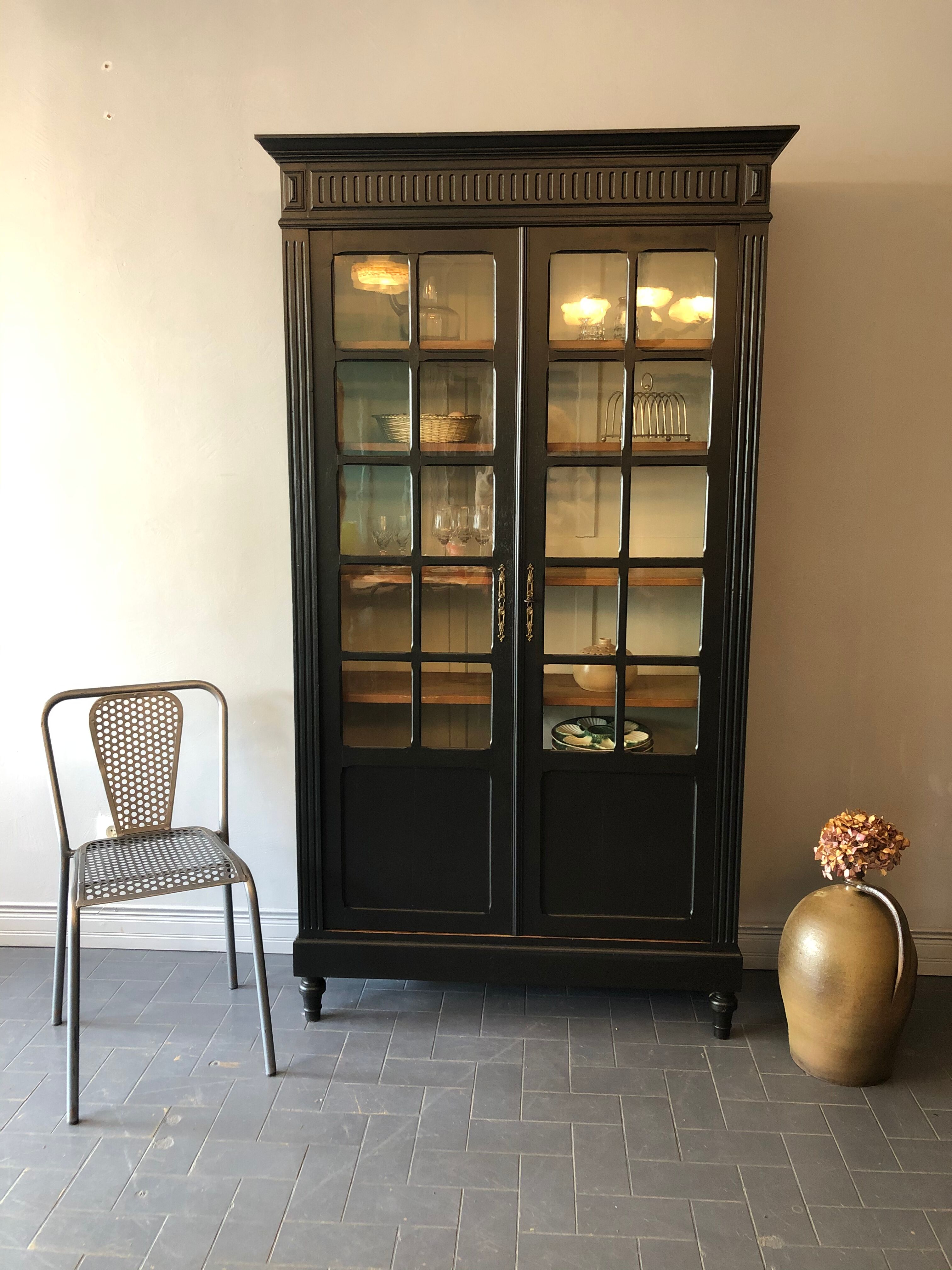 Armoire vitrée ancienne, début XXème