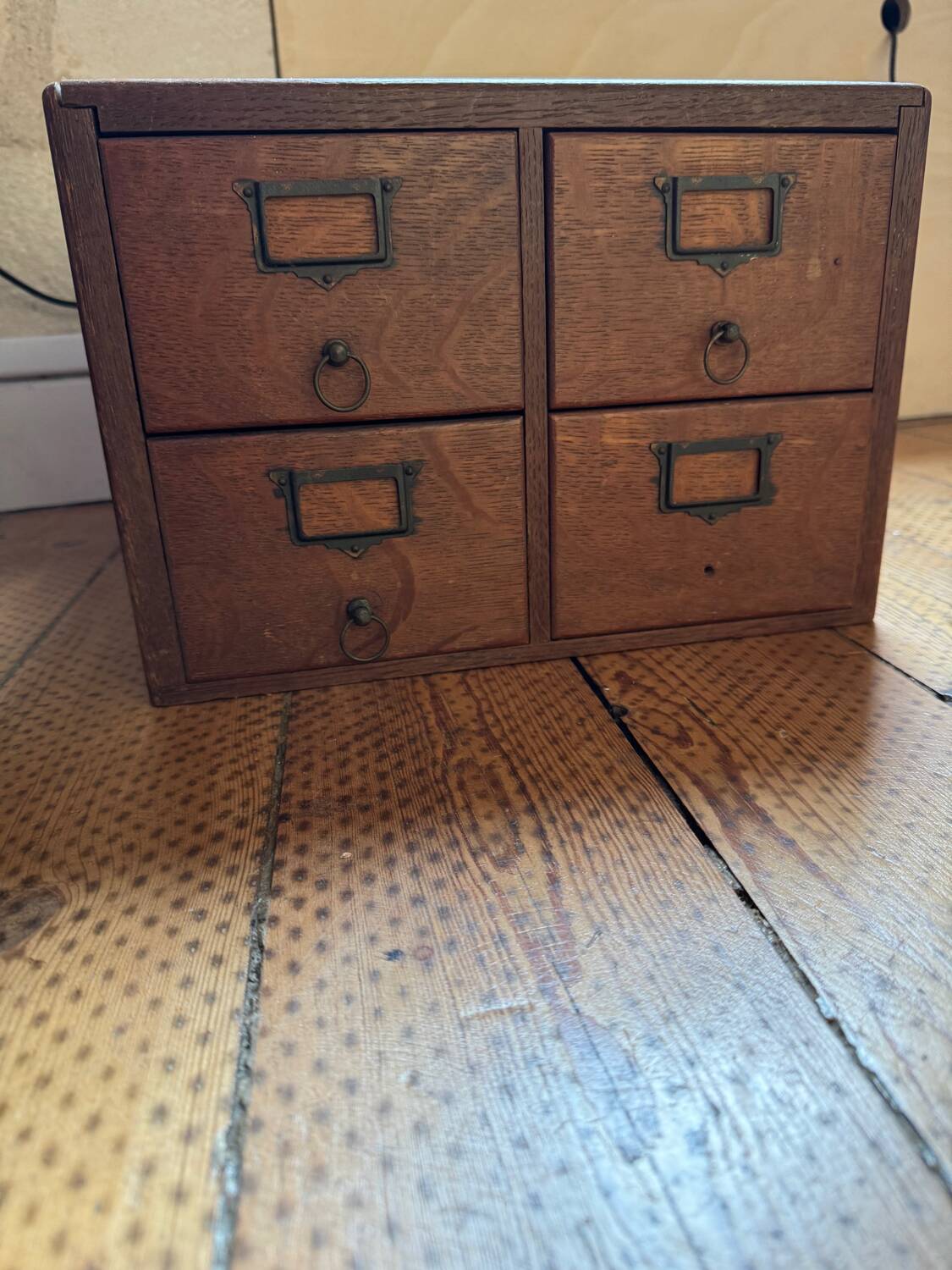 Small 4-drawer cabinet