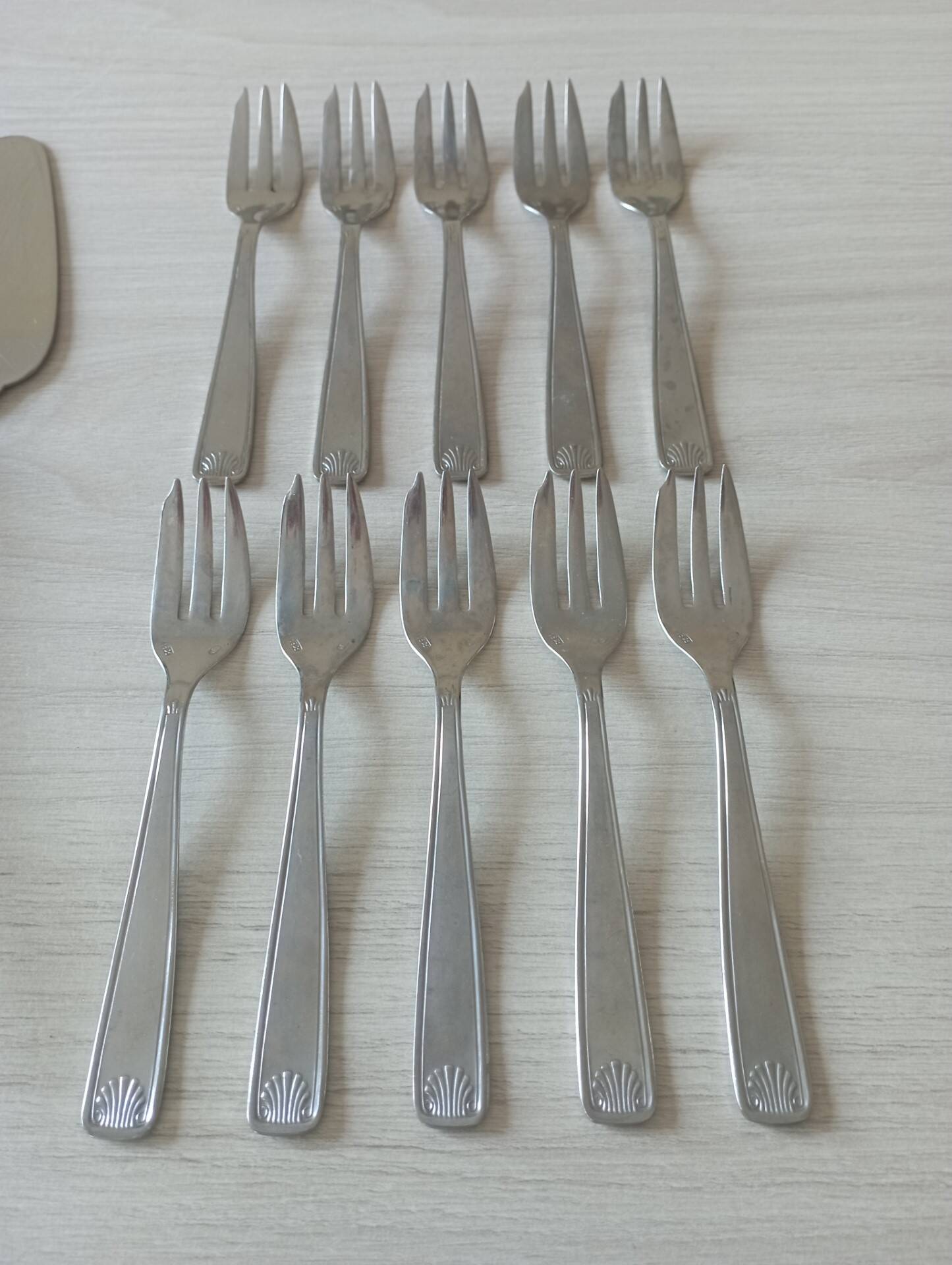 Dessert forks