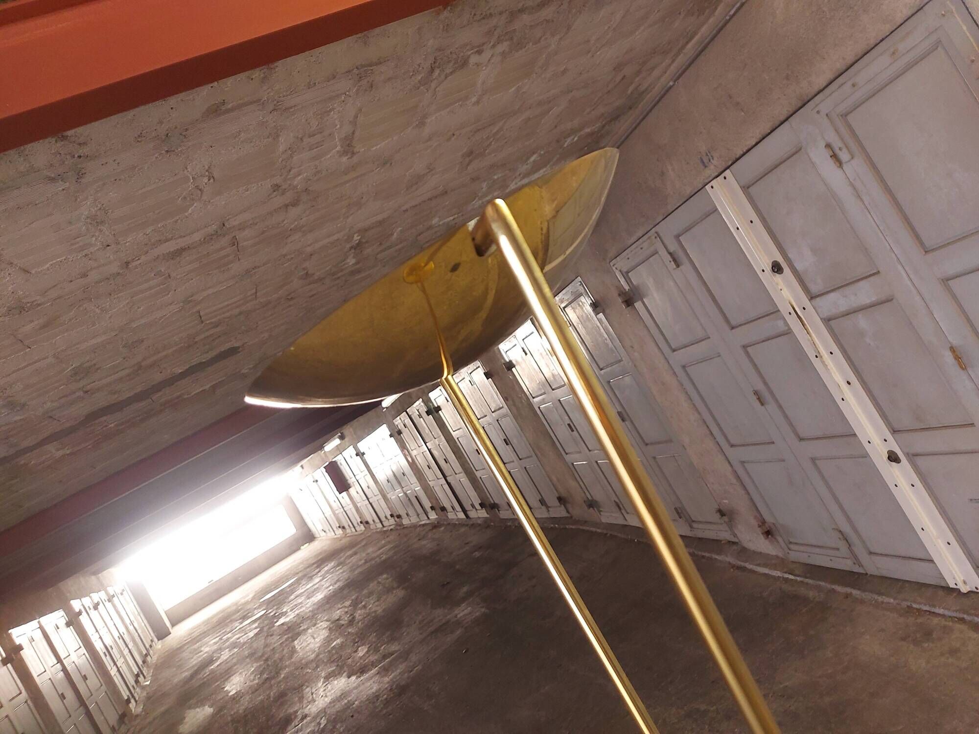 Victory brass floor lamp from the 80's, design studio Artof for Lumen