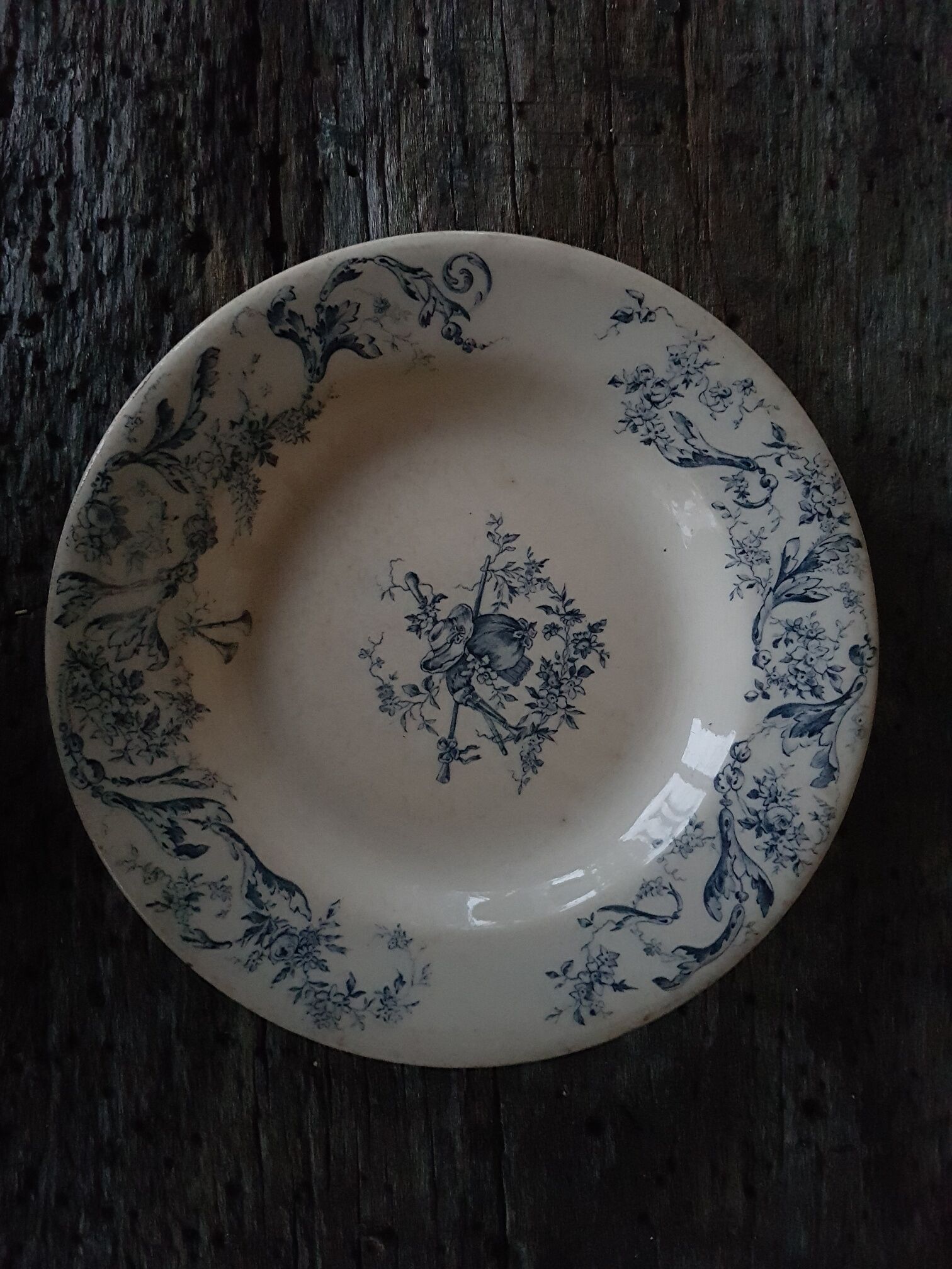 3 hollow plates old gien XlXth Selency