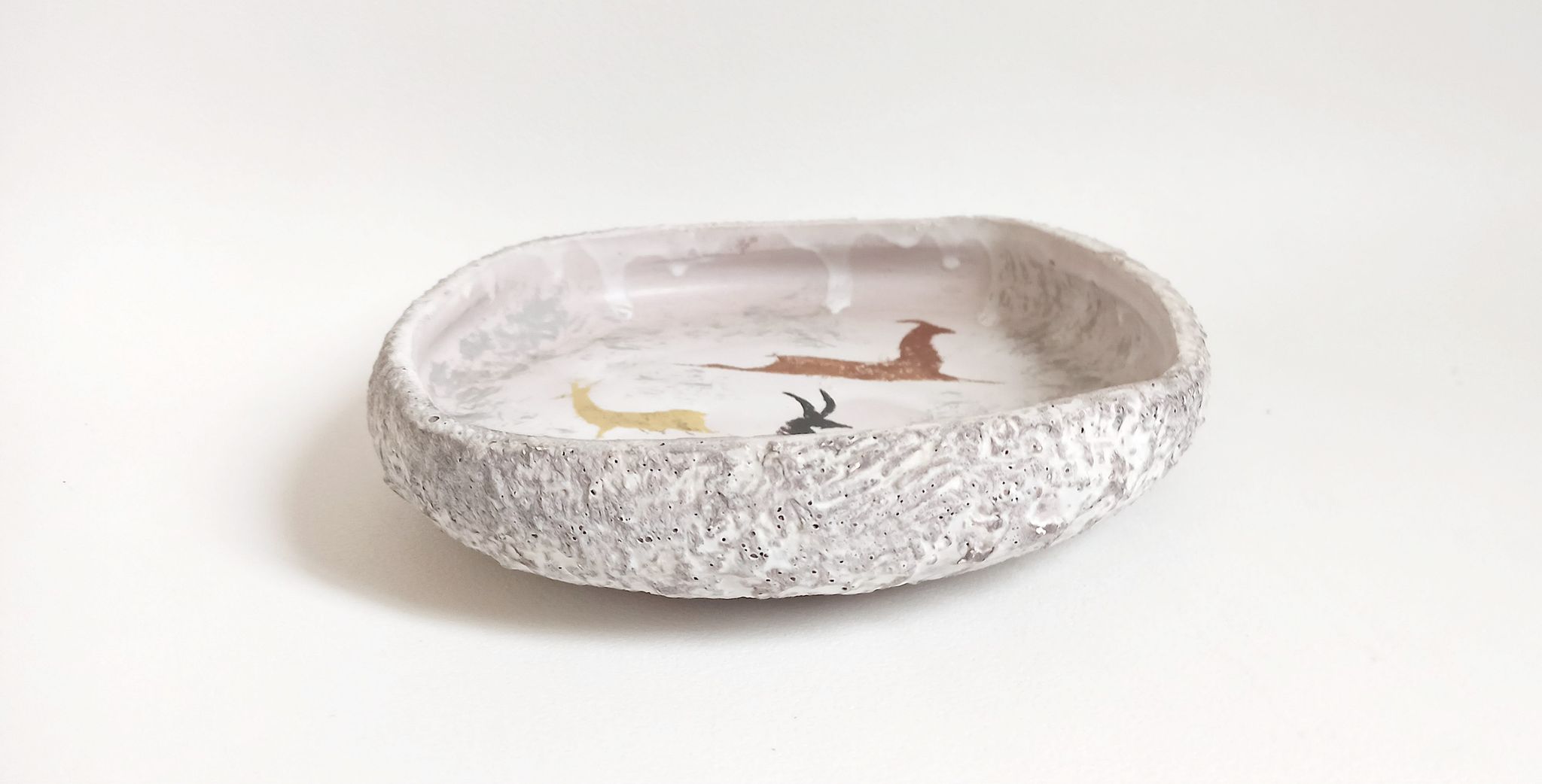 Vide poche en céramique motifs rupestres années 60
