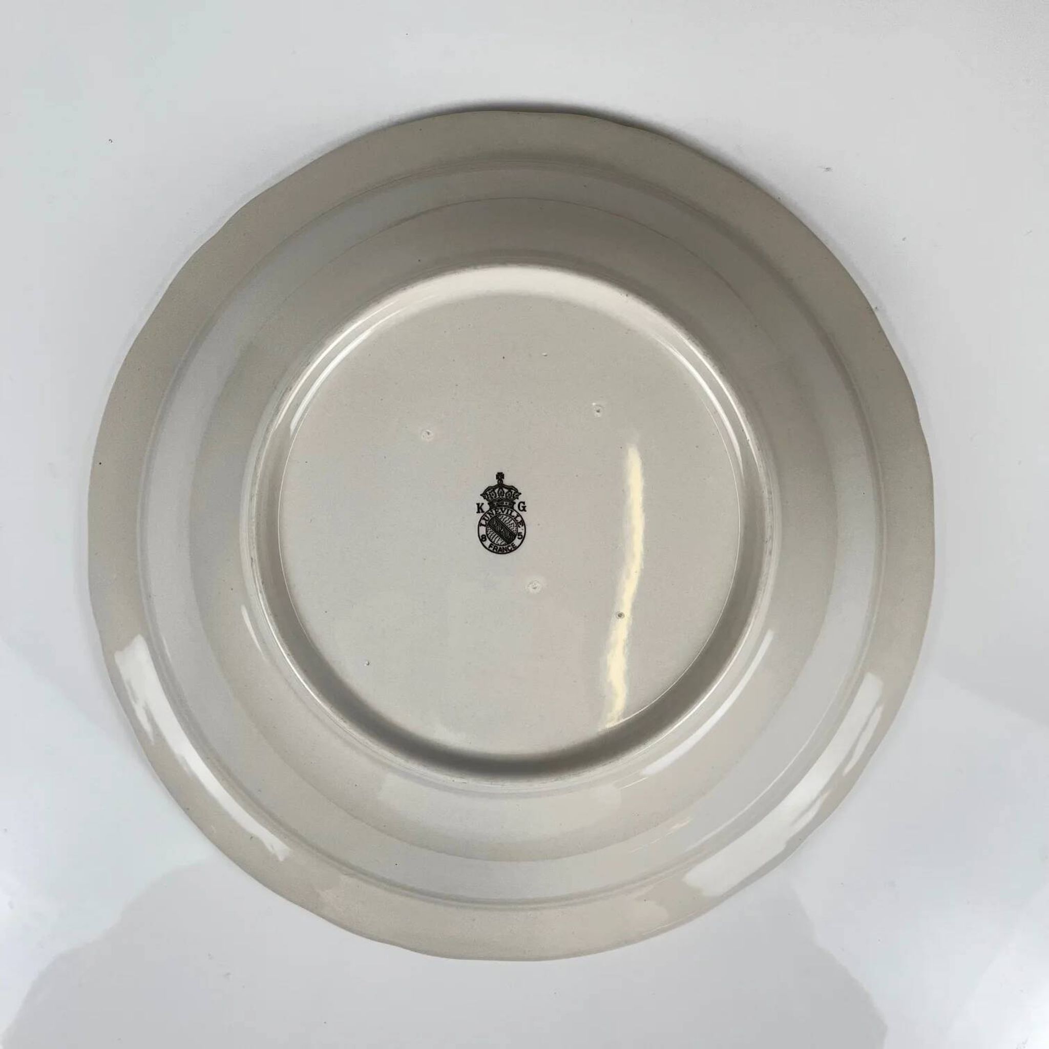 Bowl with rim model Réverbère by KG Lunéville, rose pattern.