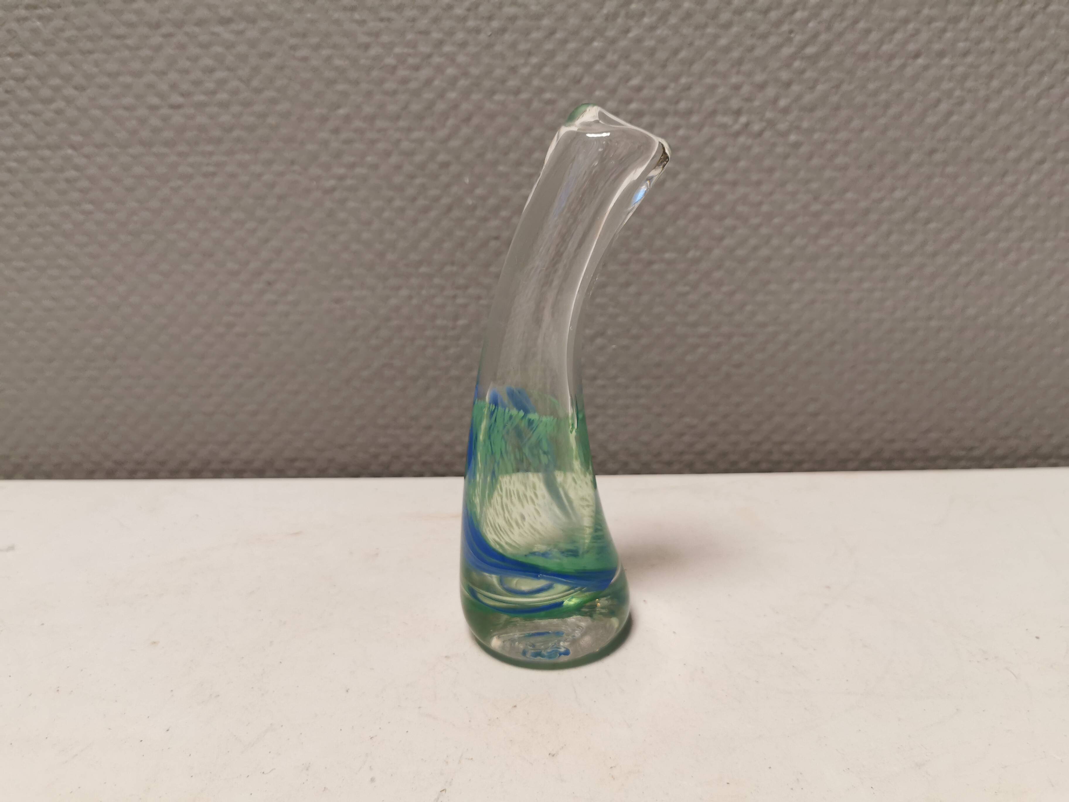 Beau vase en verre fait main, du Danemark des années 1960-70