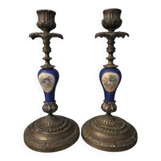 Pair of antique candlesticks in brass, bronze, and Sèvres porcelain – Floral decoration –