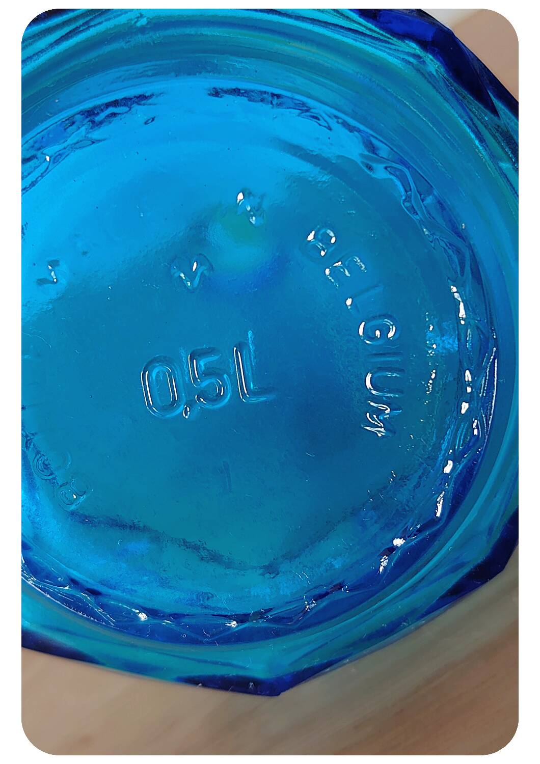 Bouteille belge bleu vif avec bouchon