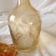 Carafe jaune en verre ciselé