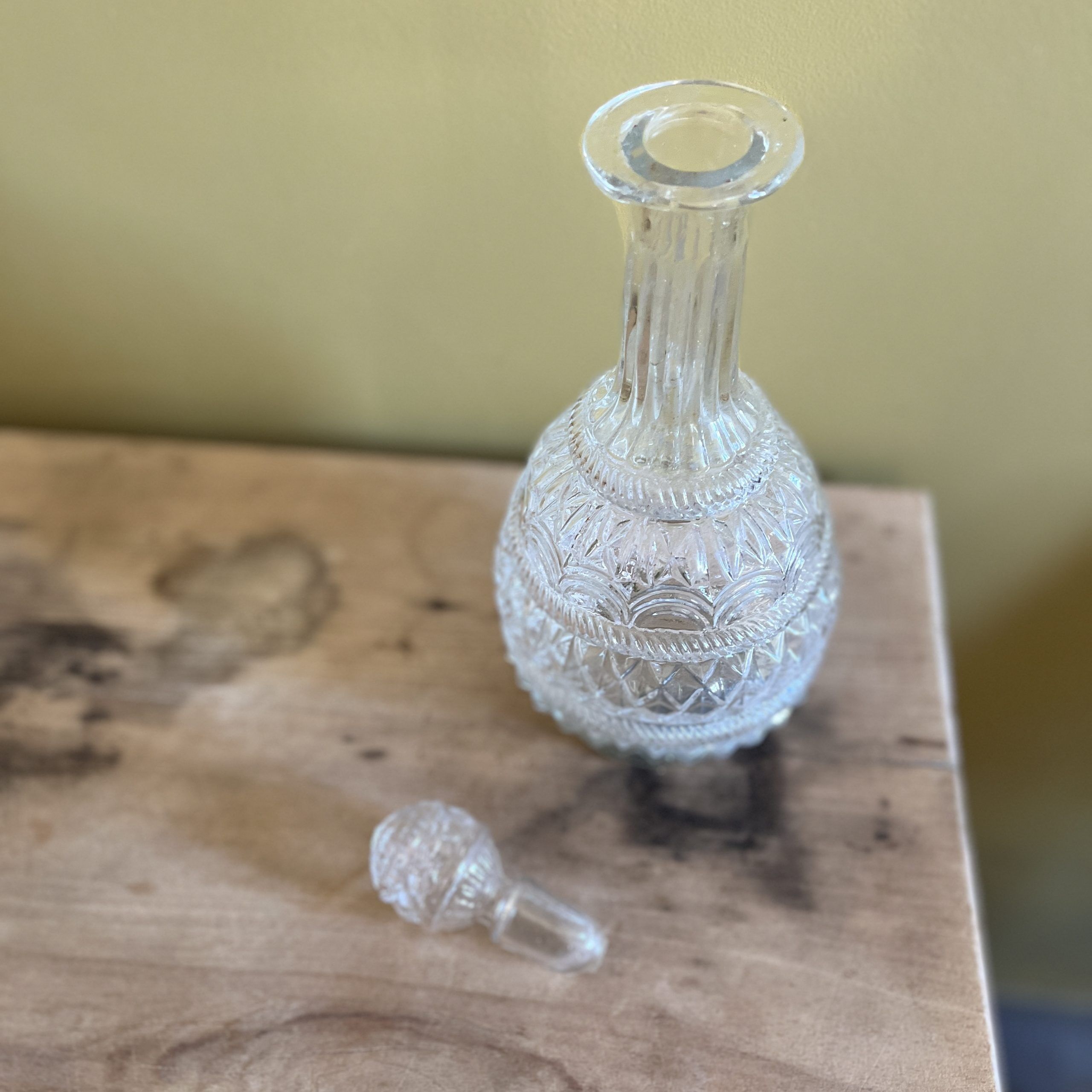 Blown glass decanter and relief decoration