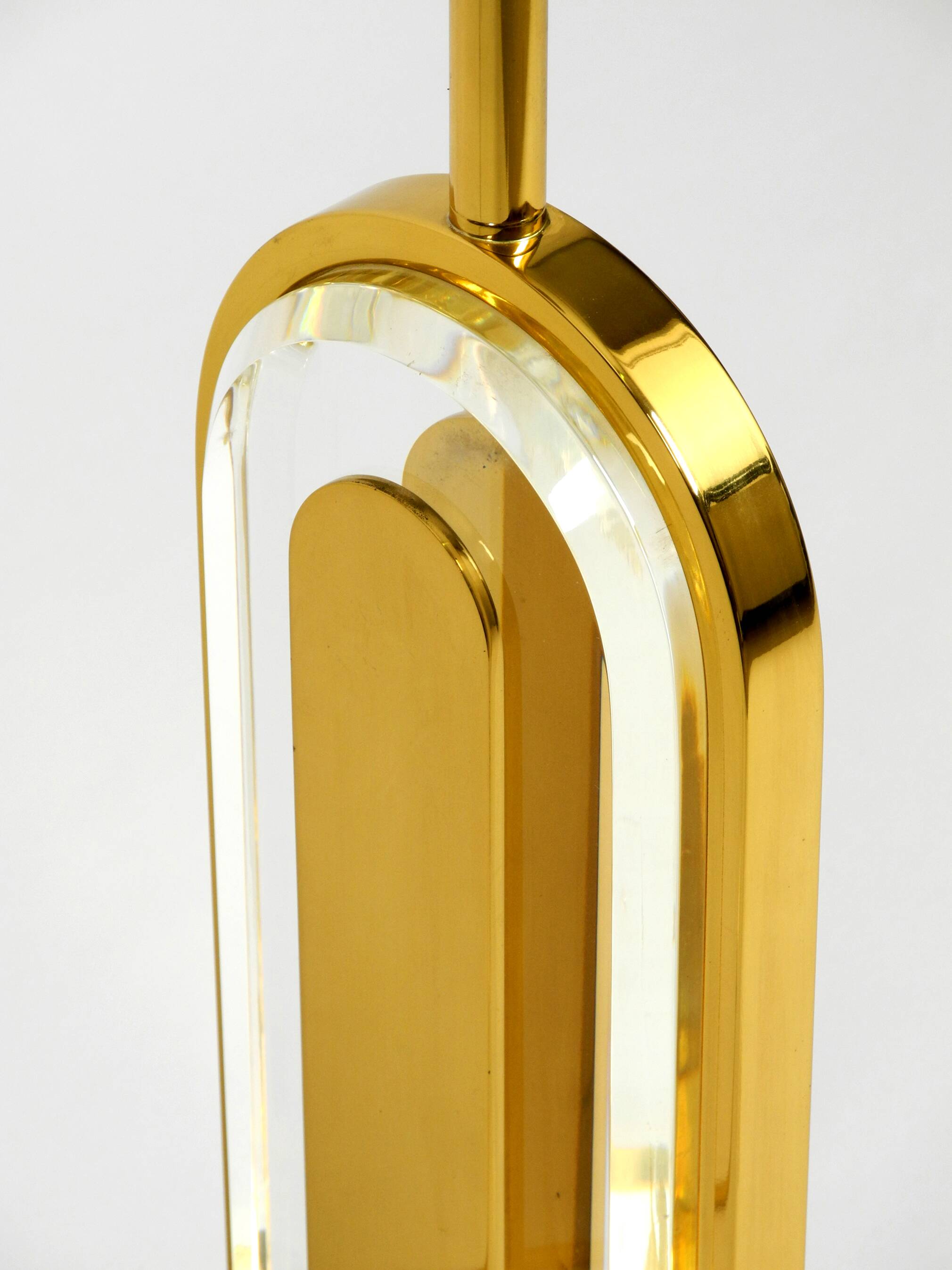 Lampe de table en verre et laiton XXL des années 1970 de la collection Vereinigte Werkstätten.