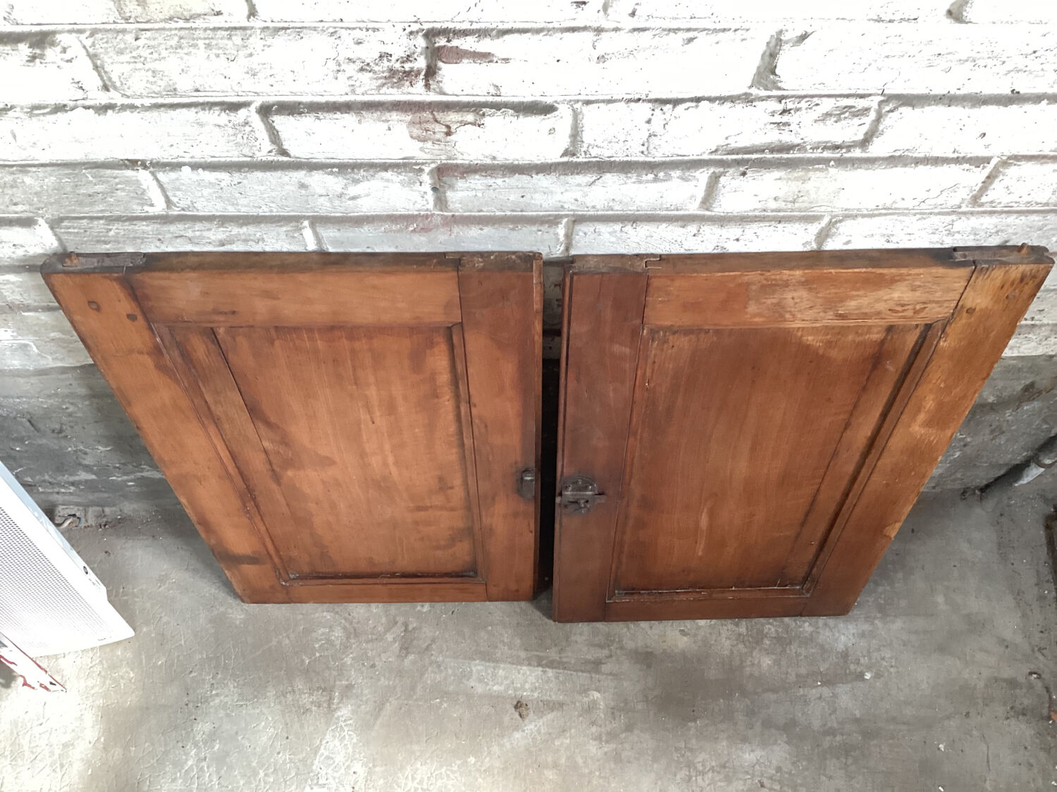 Paire de portes de placard ancienne