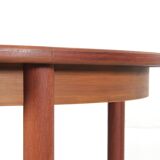 Scandinavian extendable teak dining table for 4/8 people.