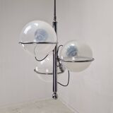 Lampe italienne chromée à trois globes en verre opalin – années 1970