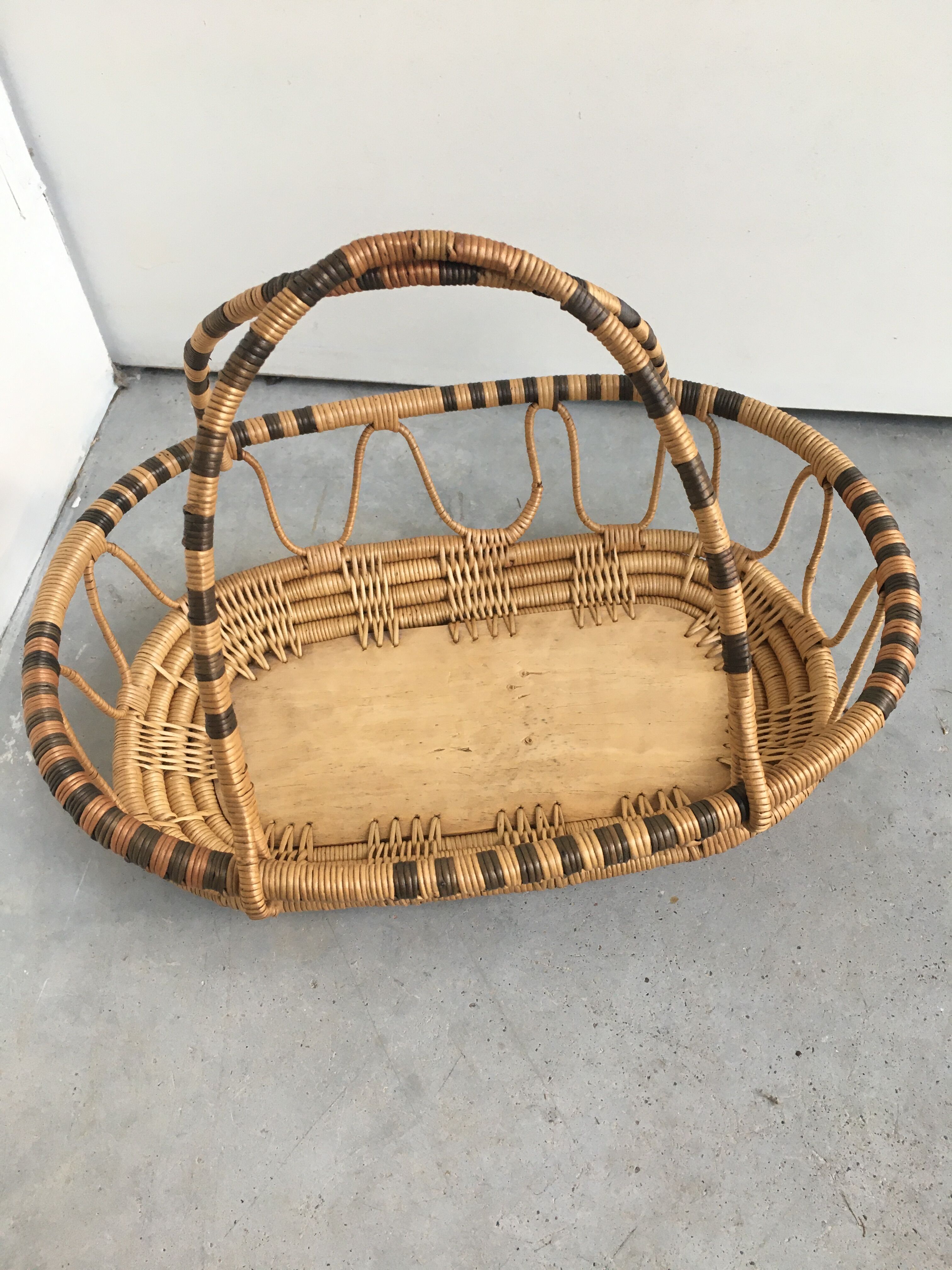 Handle basket