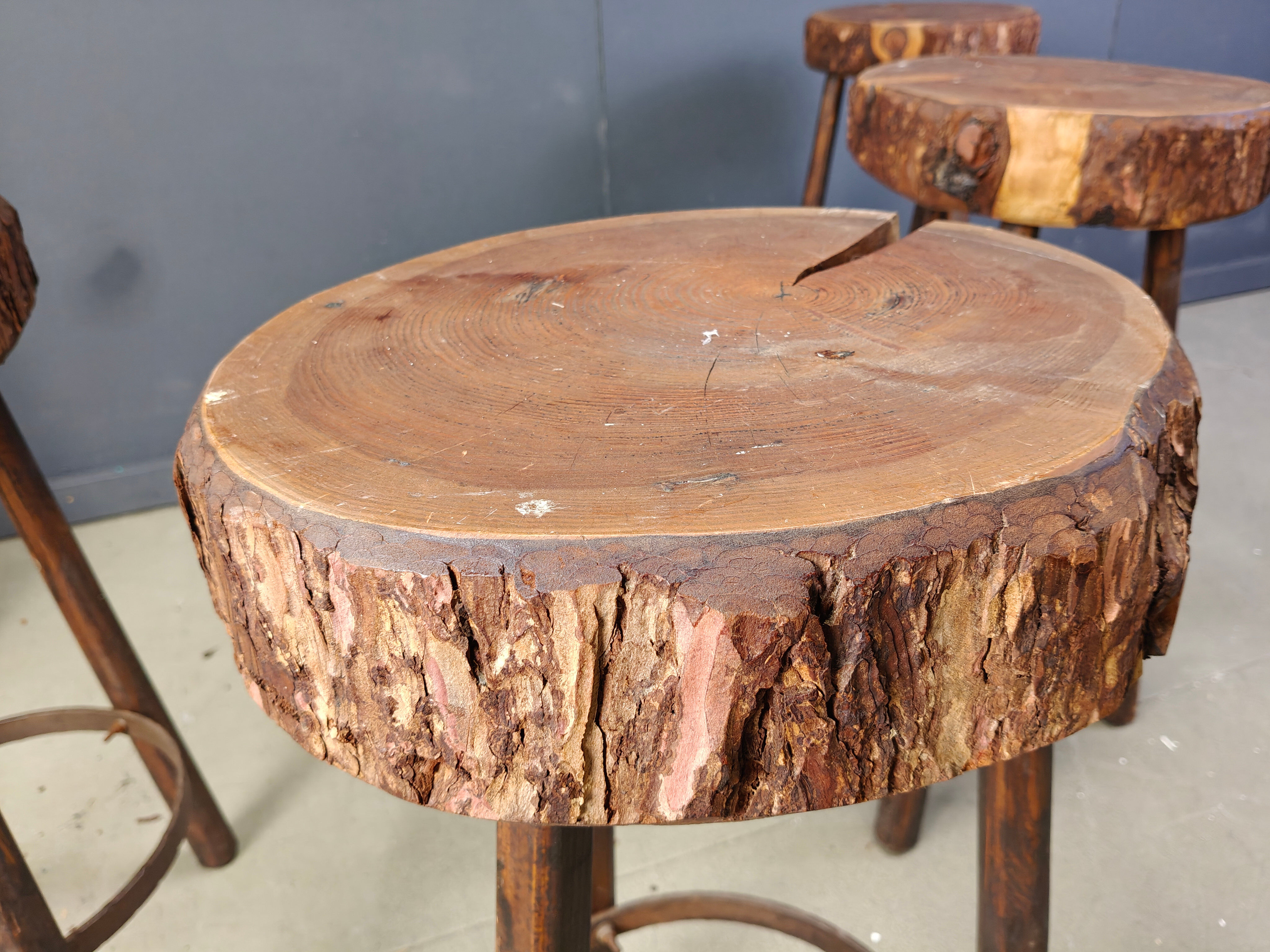5 tabourets de bar en tronc d'arbre, années 1970