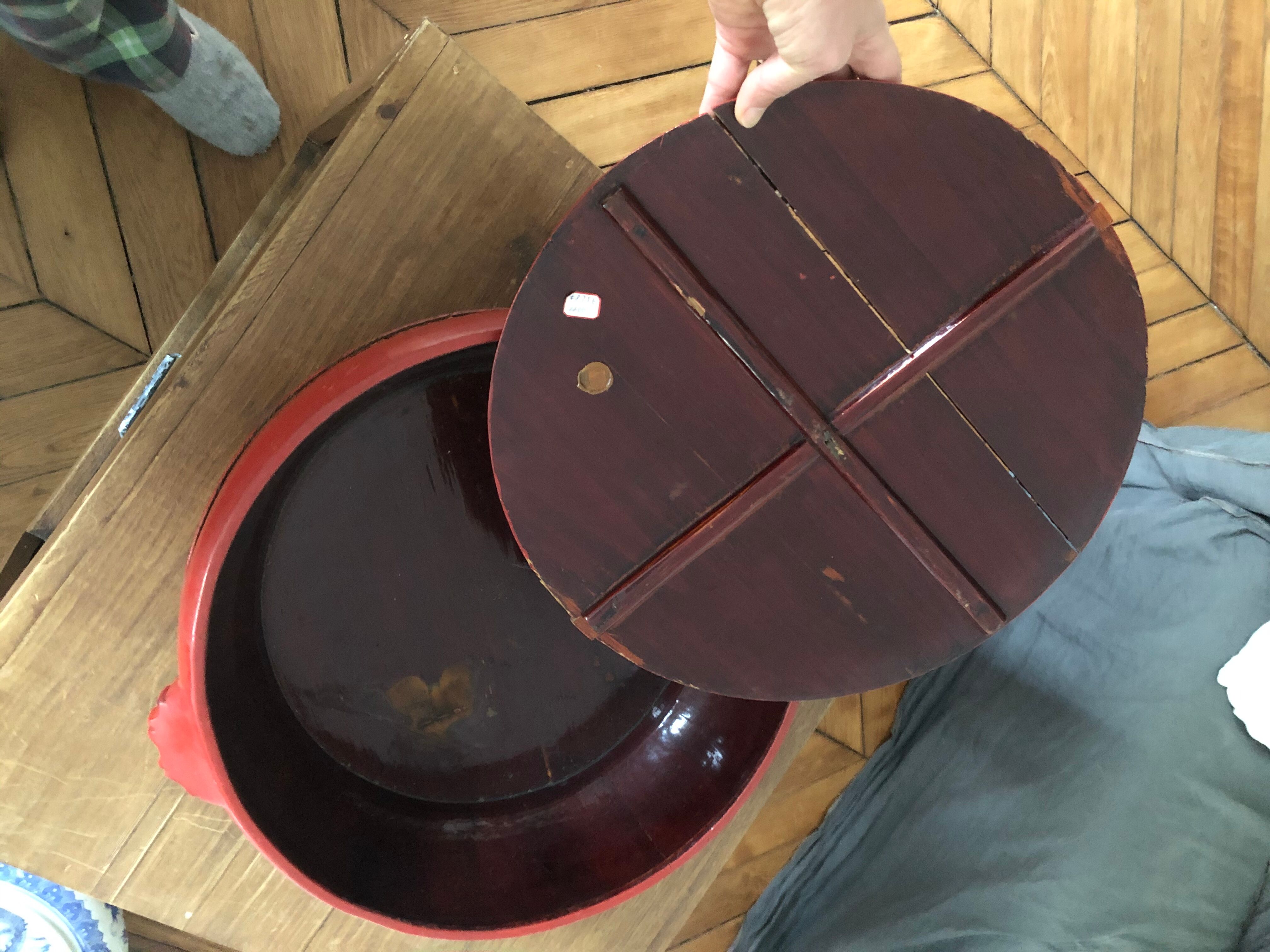 Plateau and box - traditional Chinese red