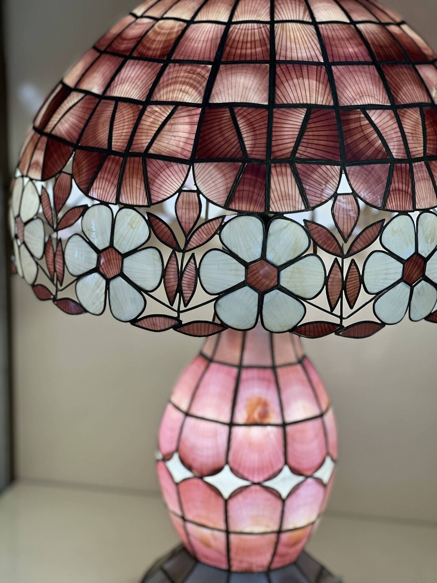 Tiffany-style lamp in mother-of-pearl.